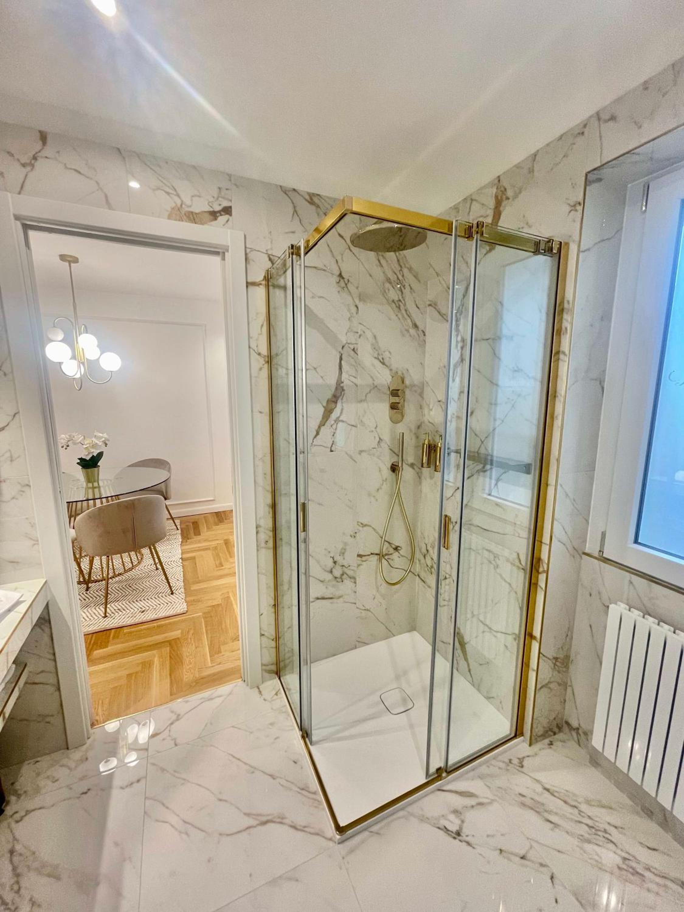 Queen Suite - Photo 27