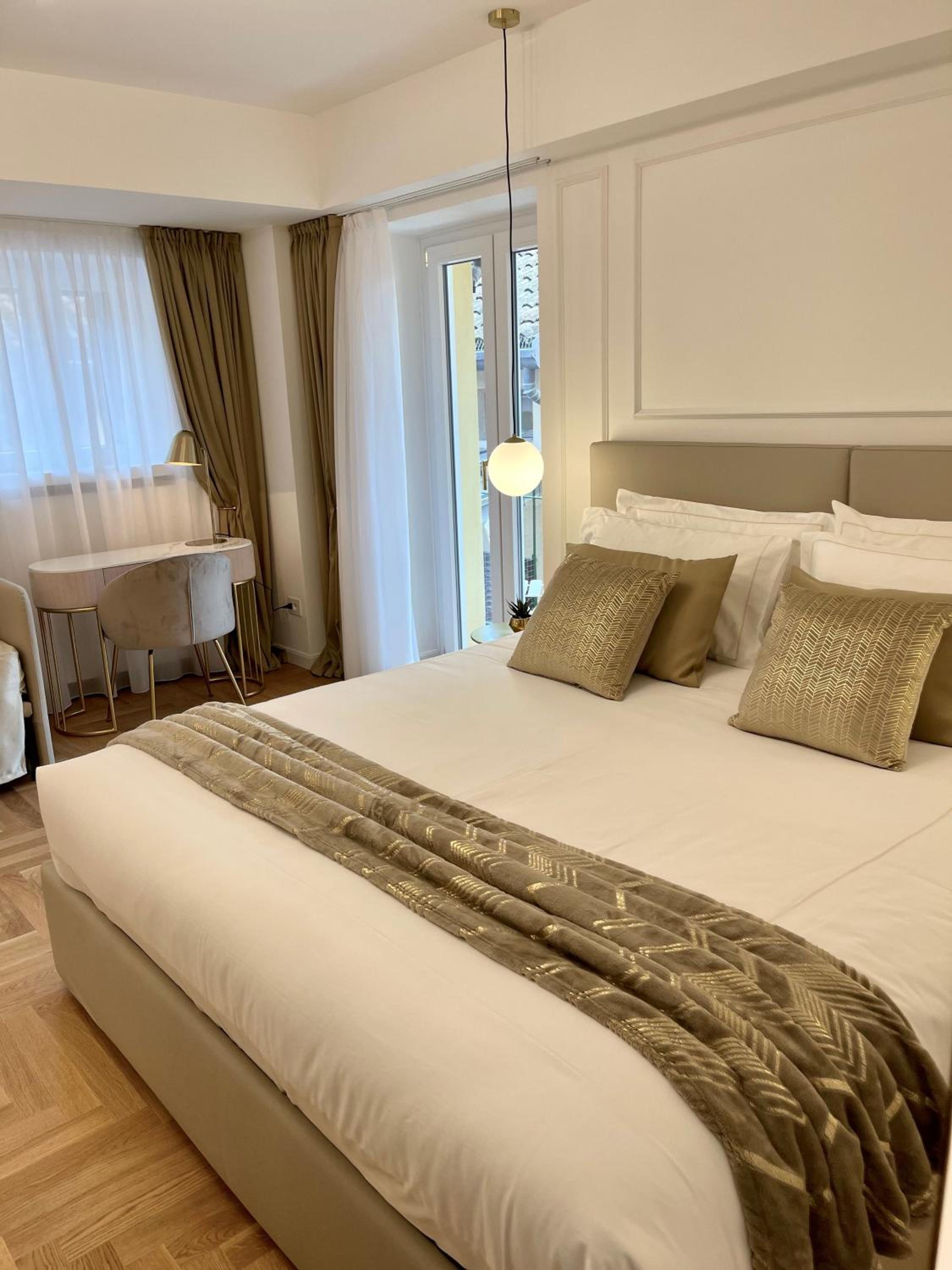 Queen Suite - Photo 12