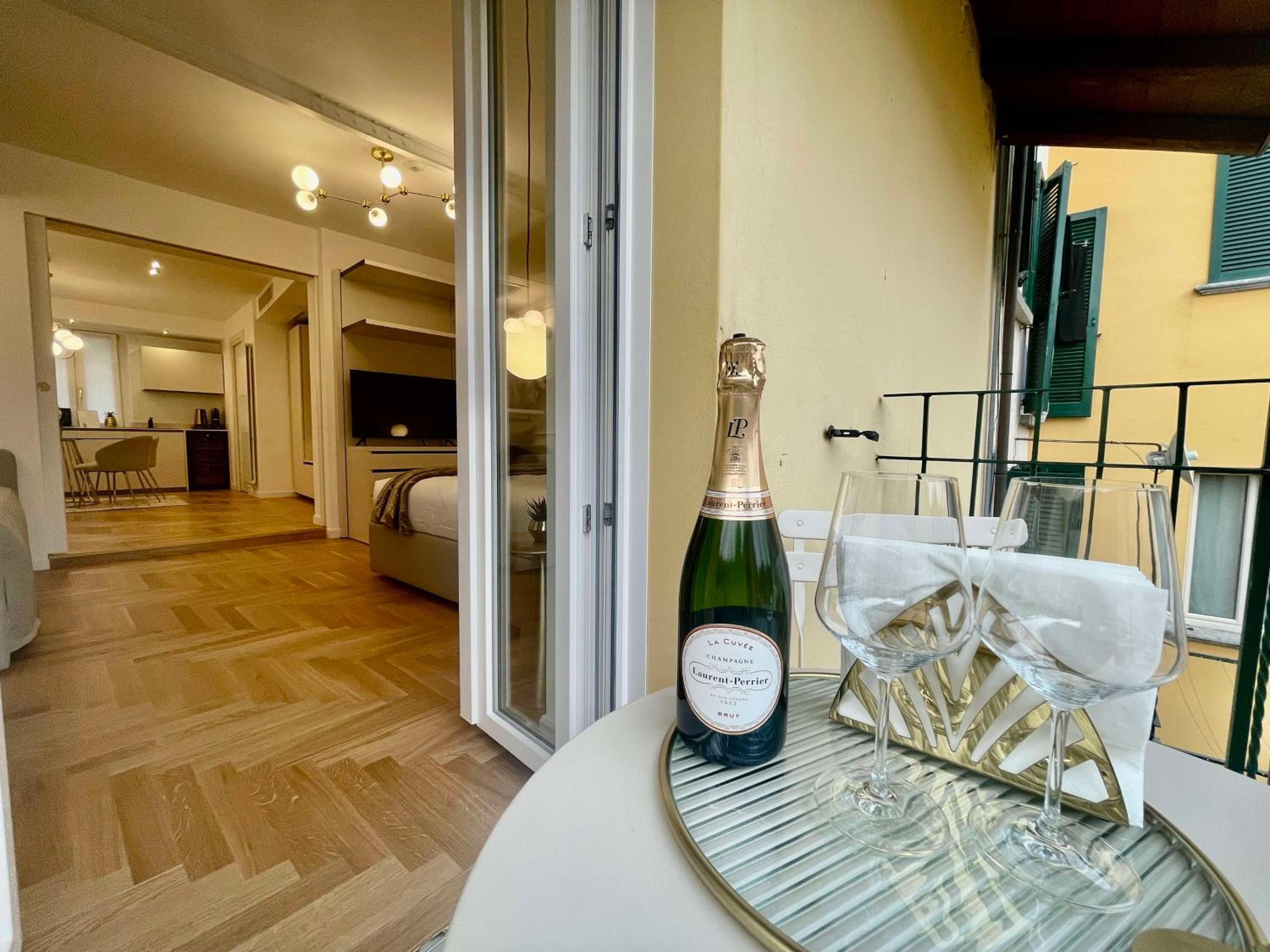 Queen Suite - Photo 32