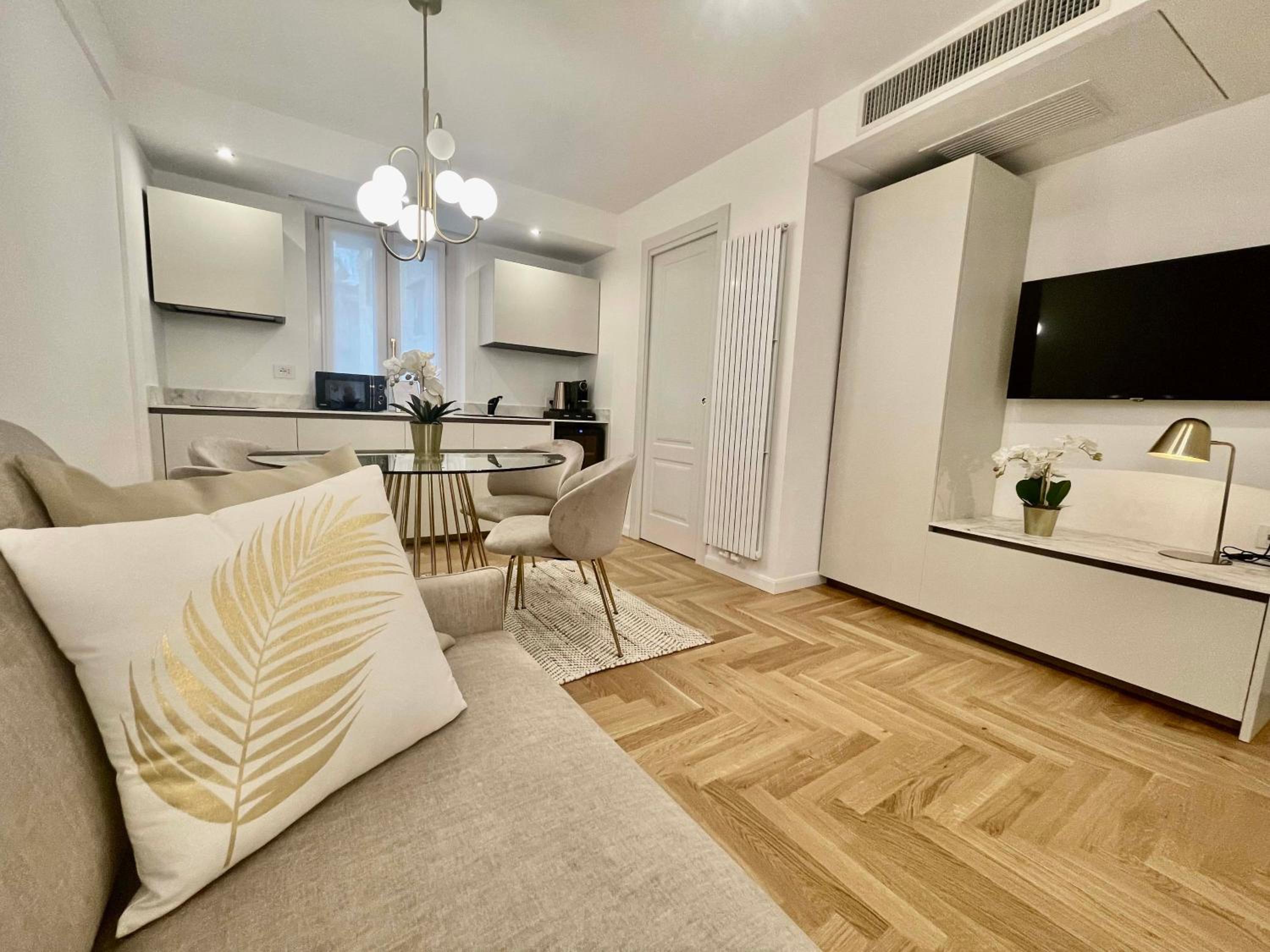 Queen Suite - Photo 46