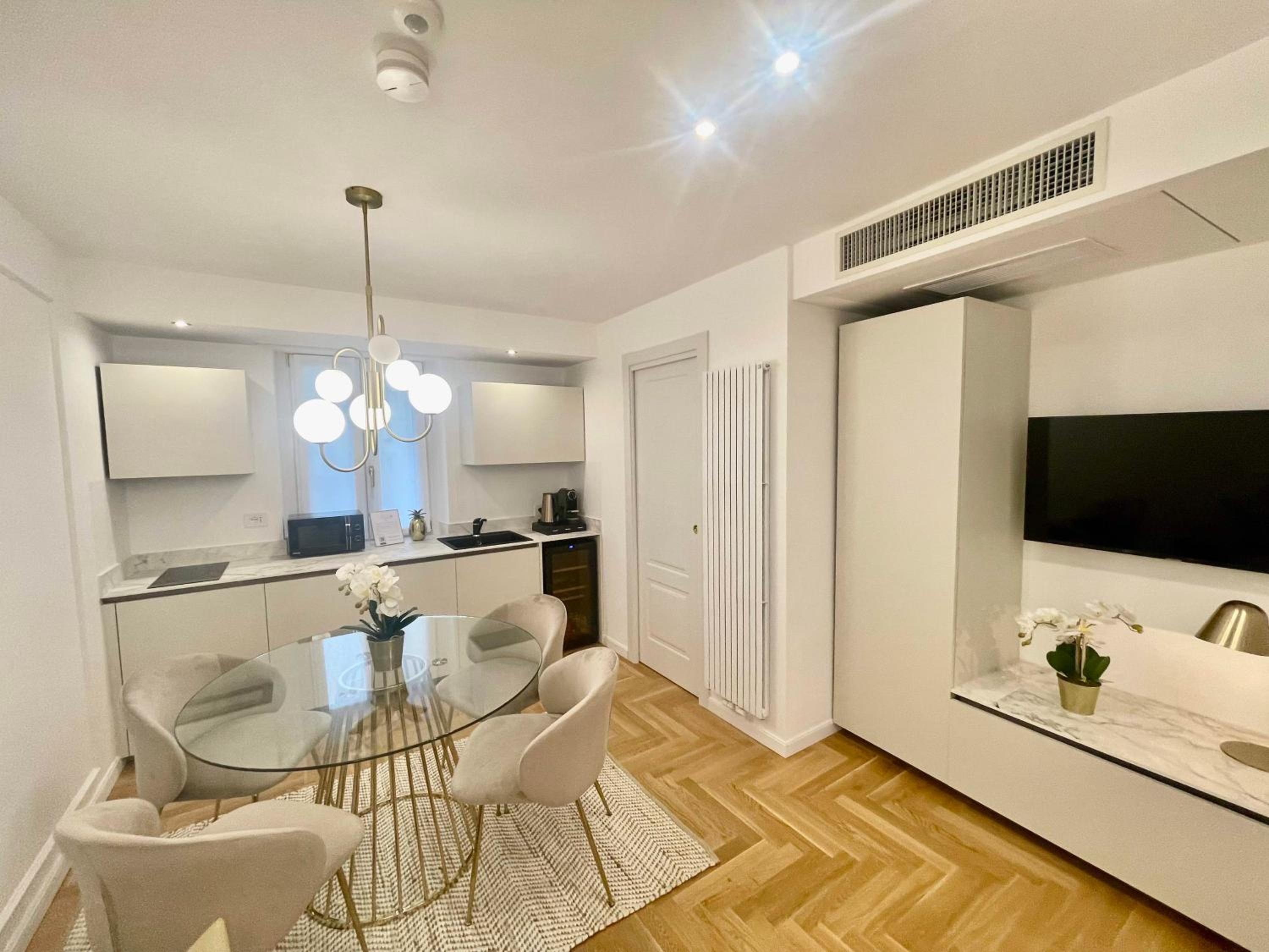 Queen Suite - Photo 4