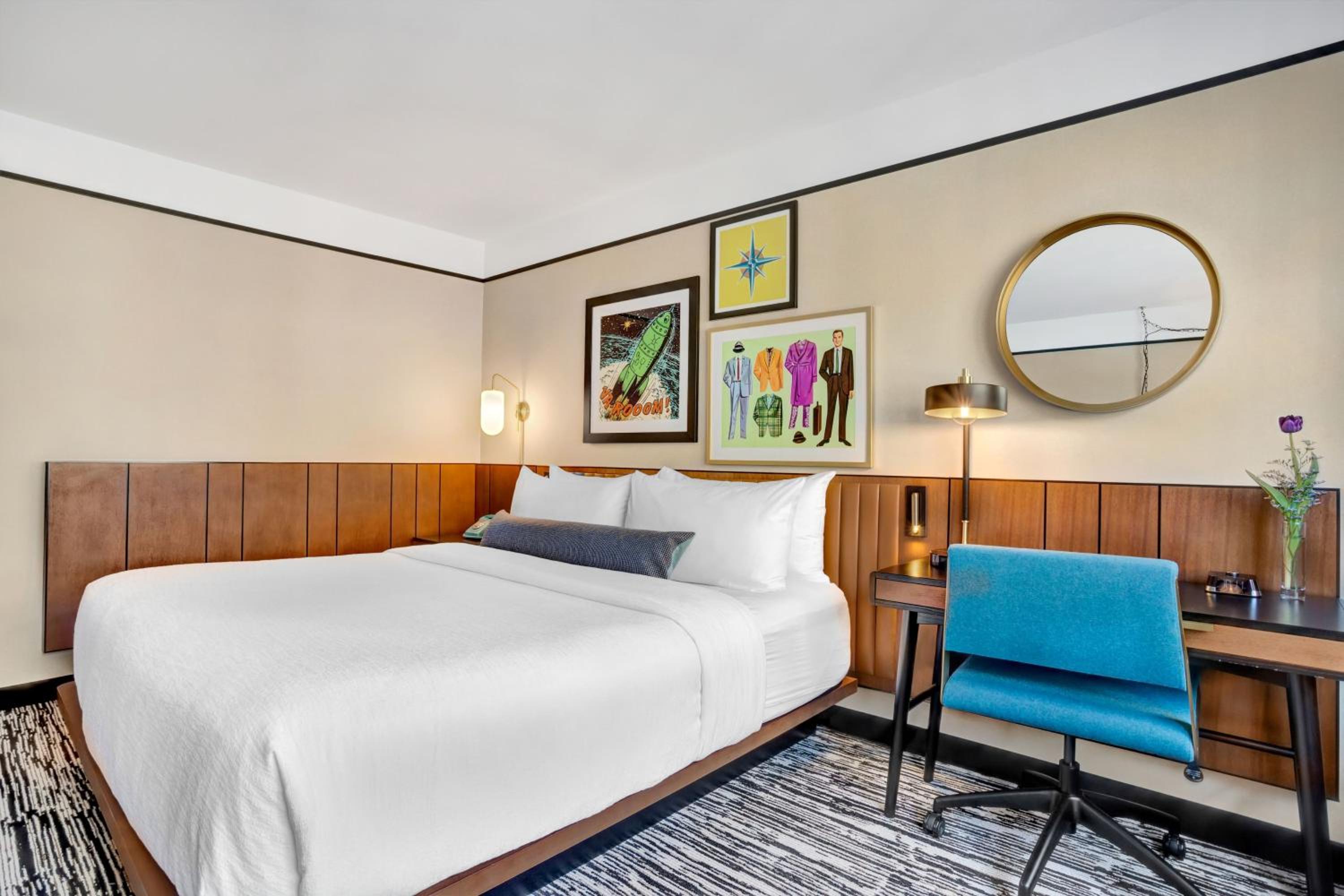 Standard King Room with City View - Photo 4