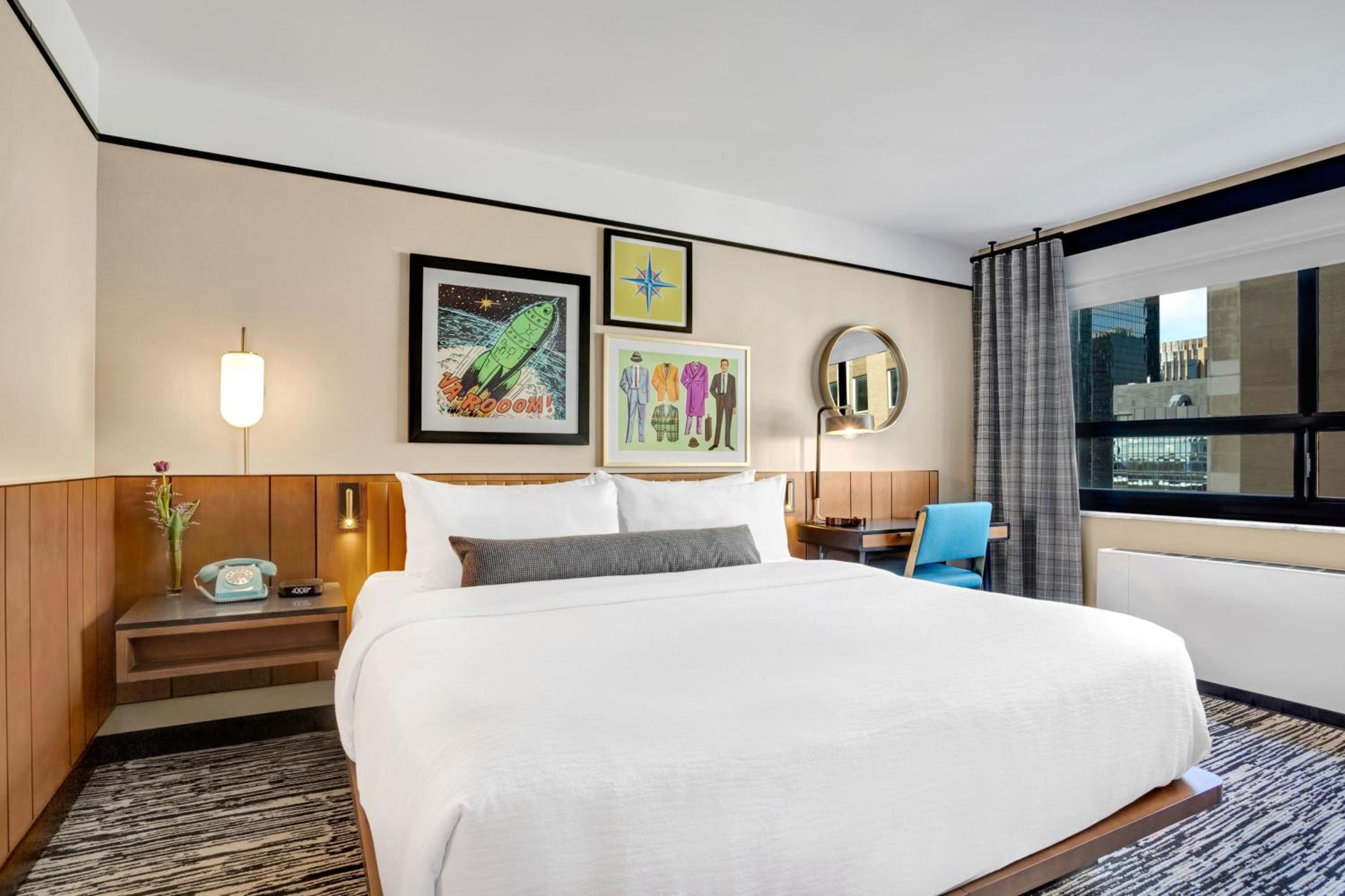 Standard King Room with City View - Photo 2