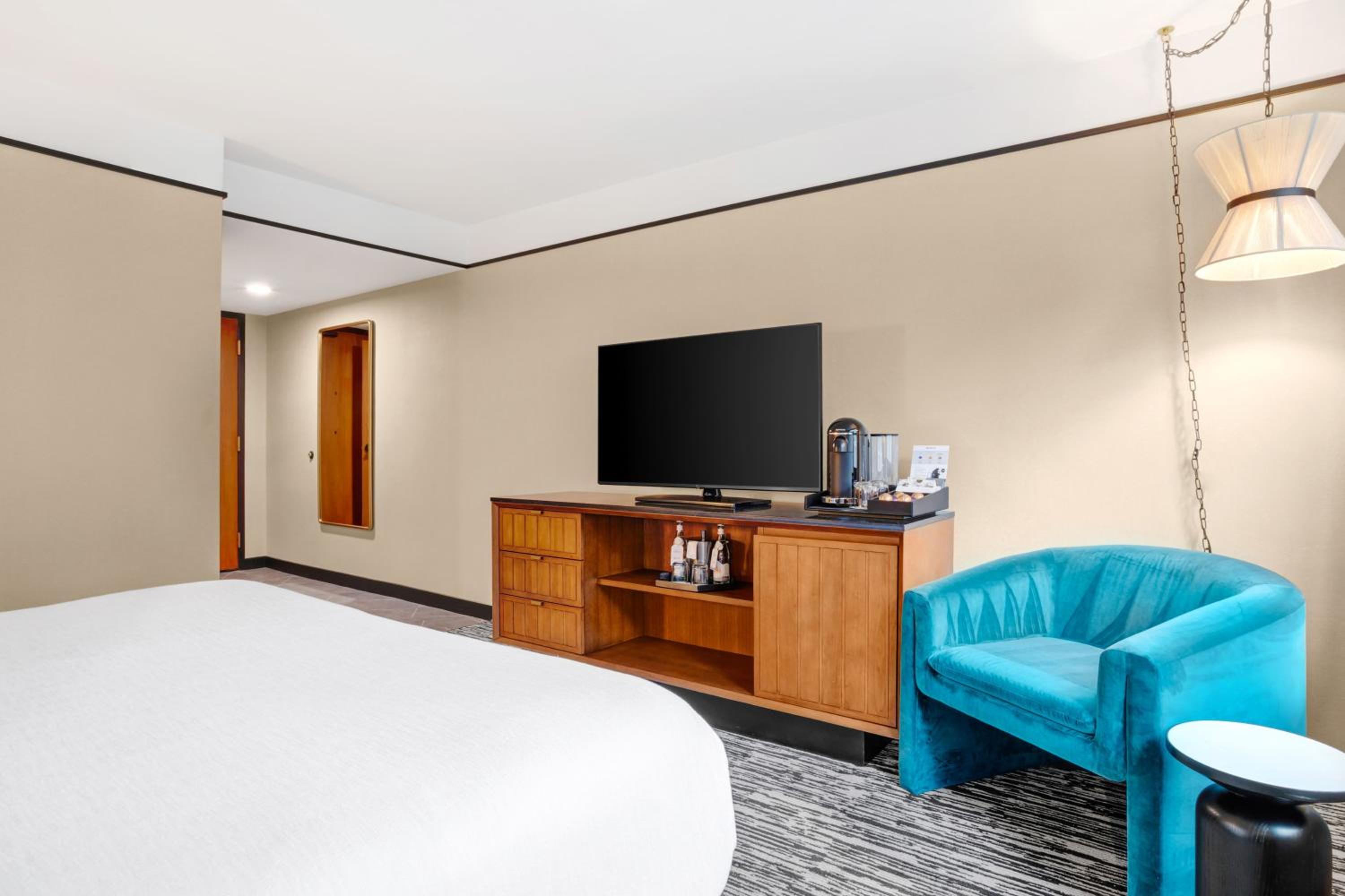 Standard King Room - Photo 2
