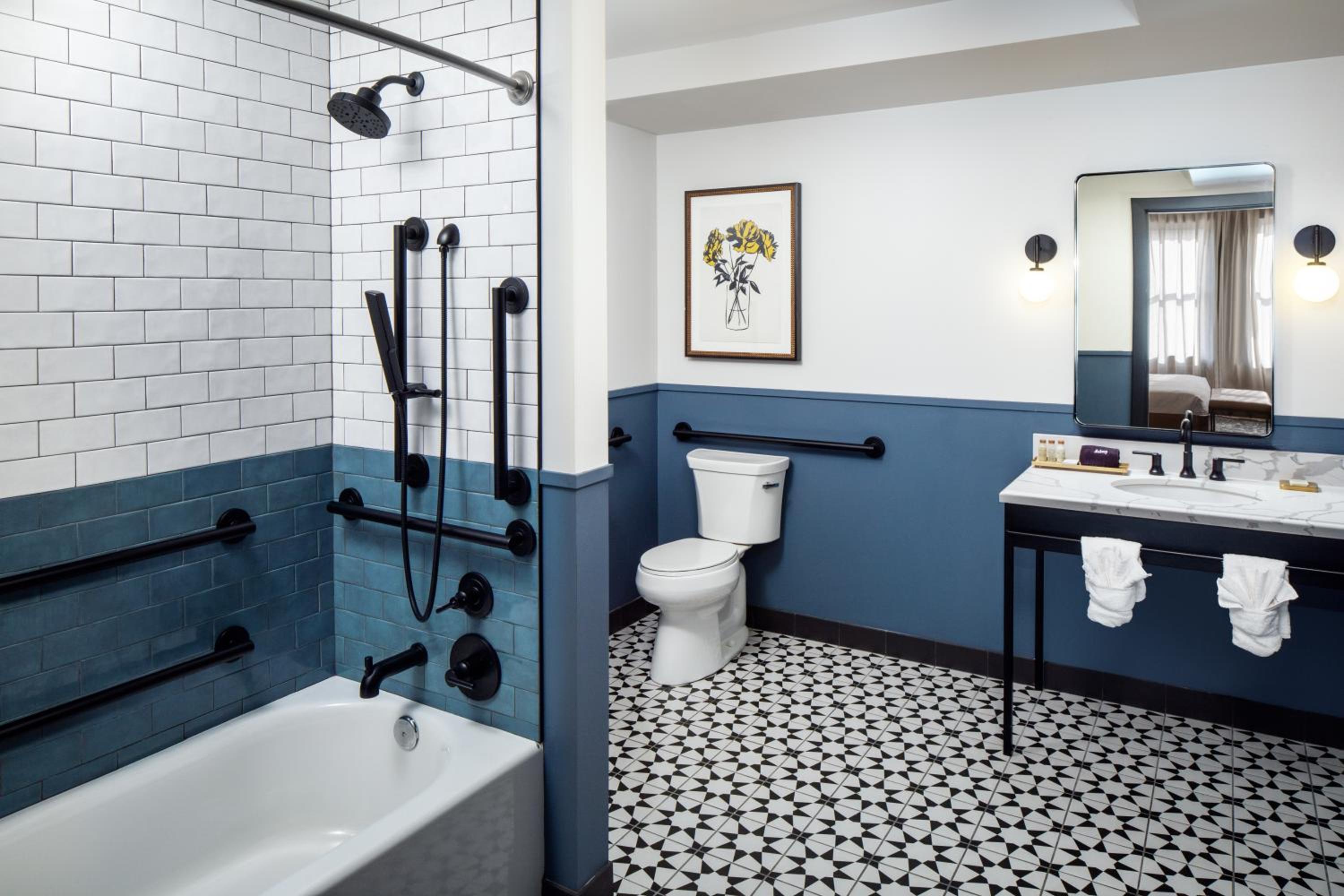 King Room - Mobility Access/Hearing Accessible - Photo 2