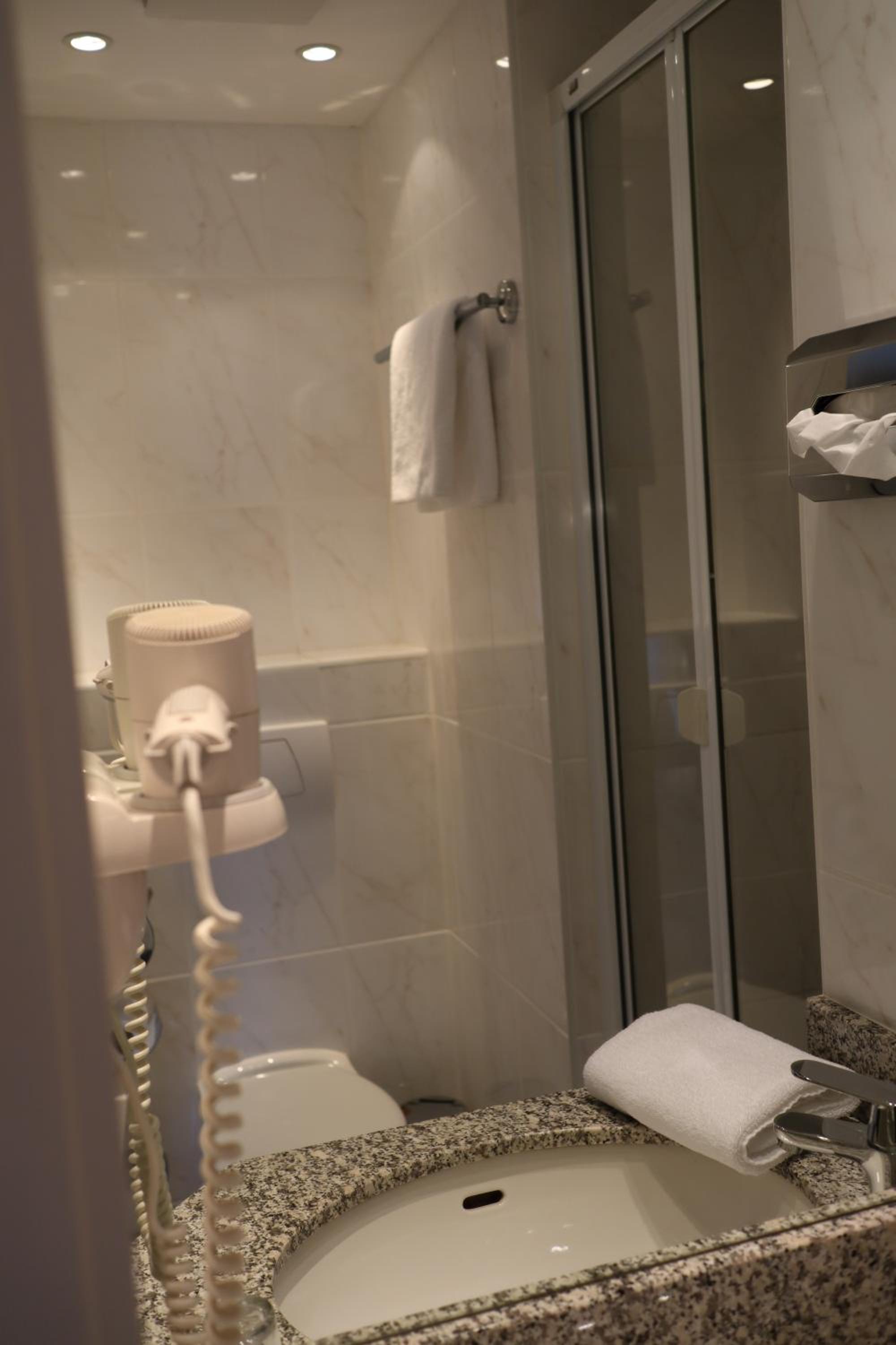 Double Room with Private Bathroom photo 2