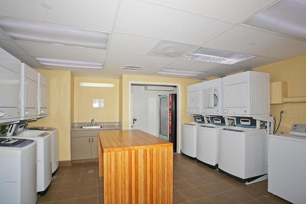 S&N Lux Suite-Free Parking-King Bed-Kitchen-WiFi: King Studio with Sofa Bed photo