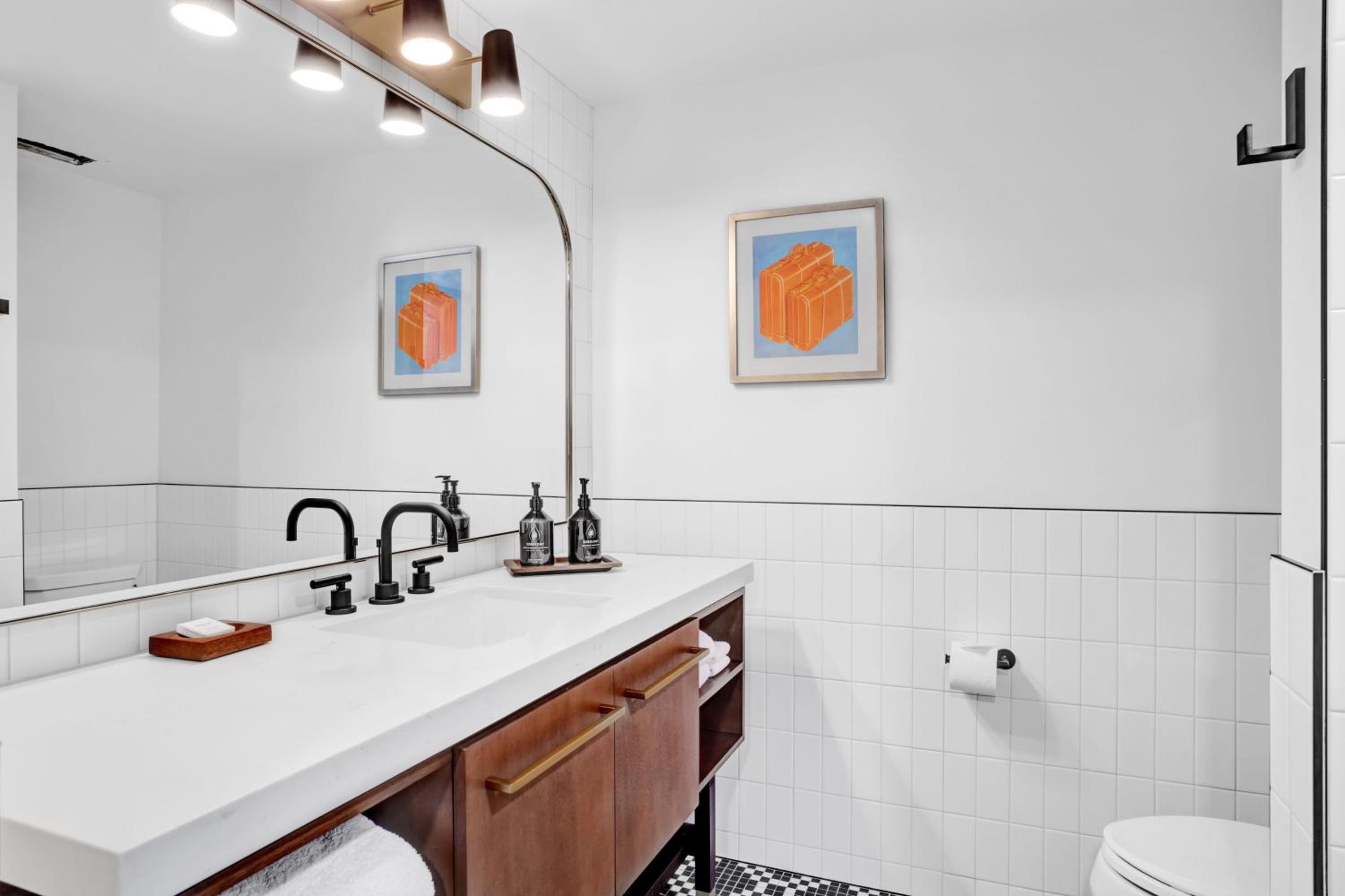 One-Bedroom Suite - Photo 2