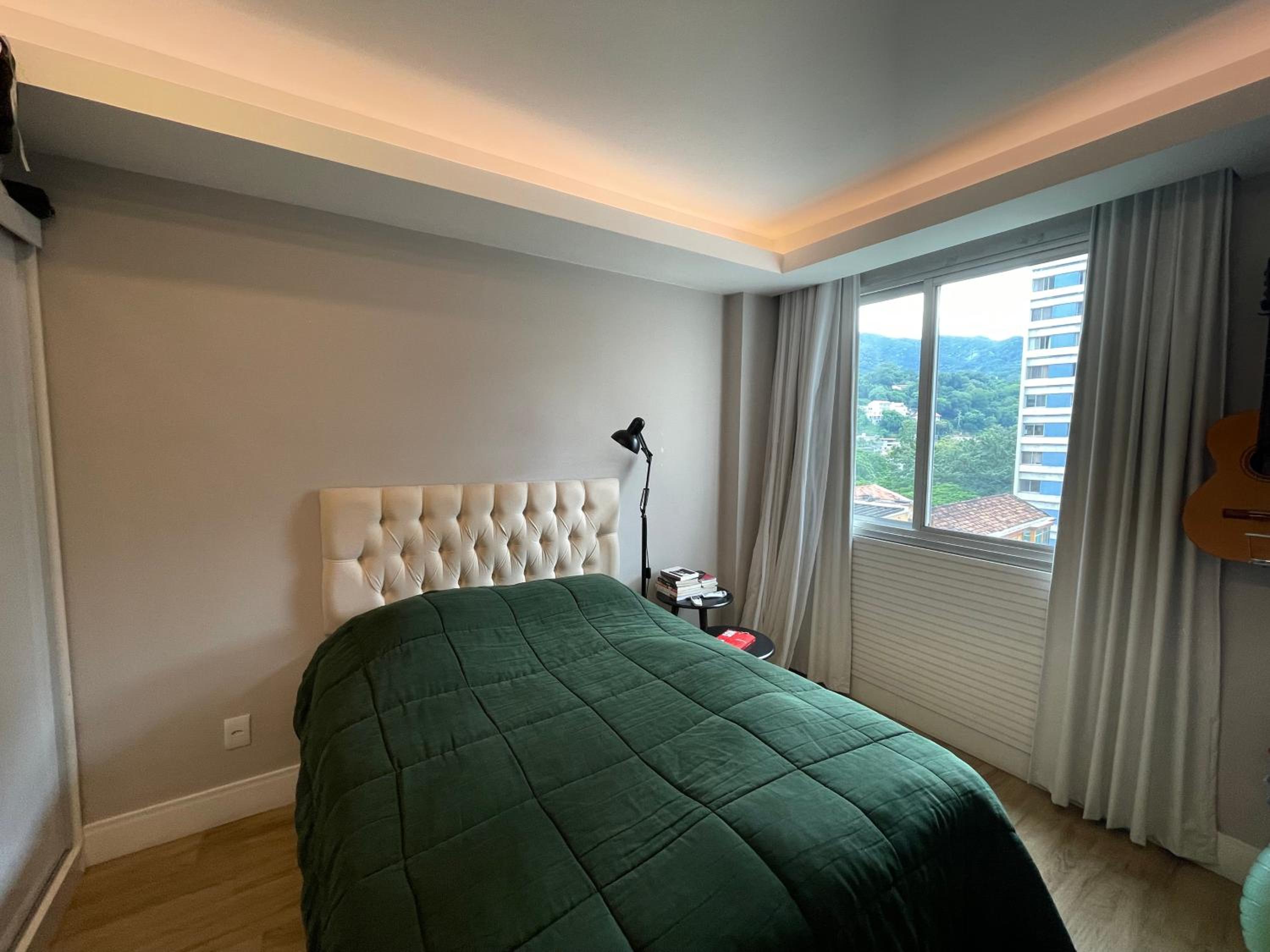 Apartment with Mountain View