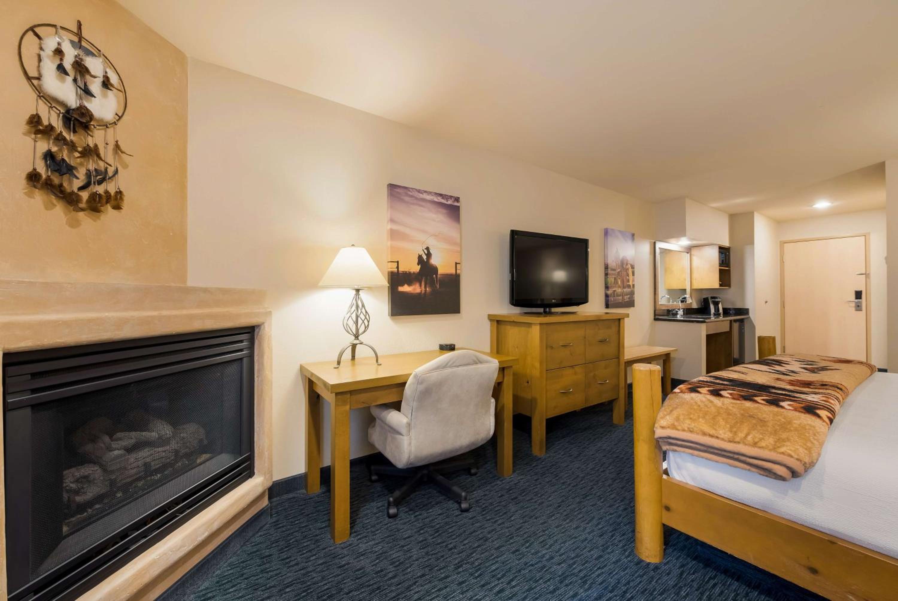 King Room with City View - Non-Smoking photo 1