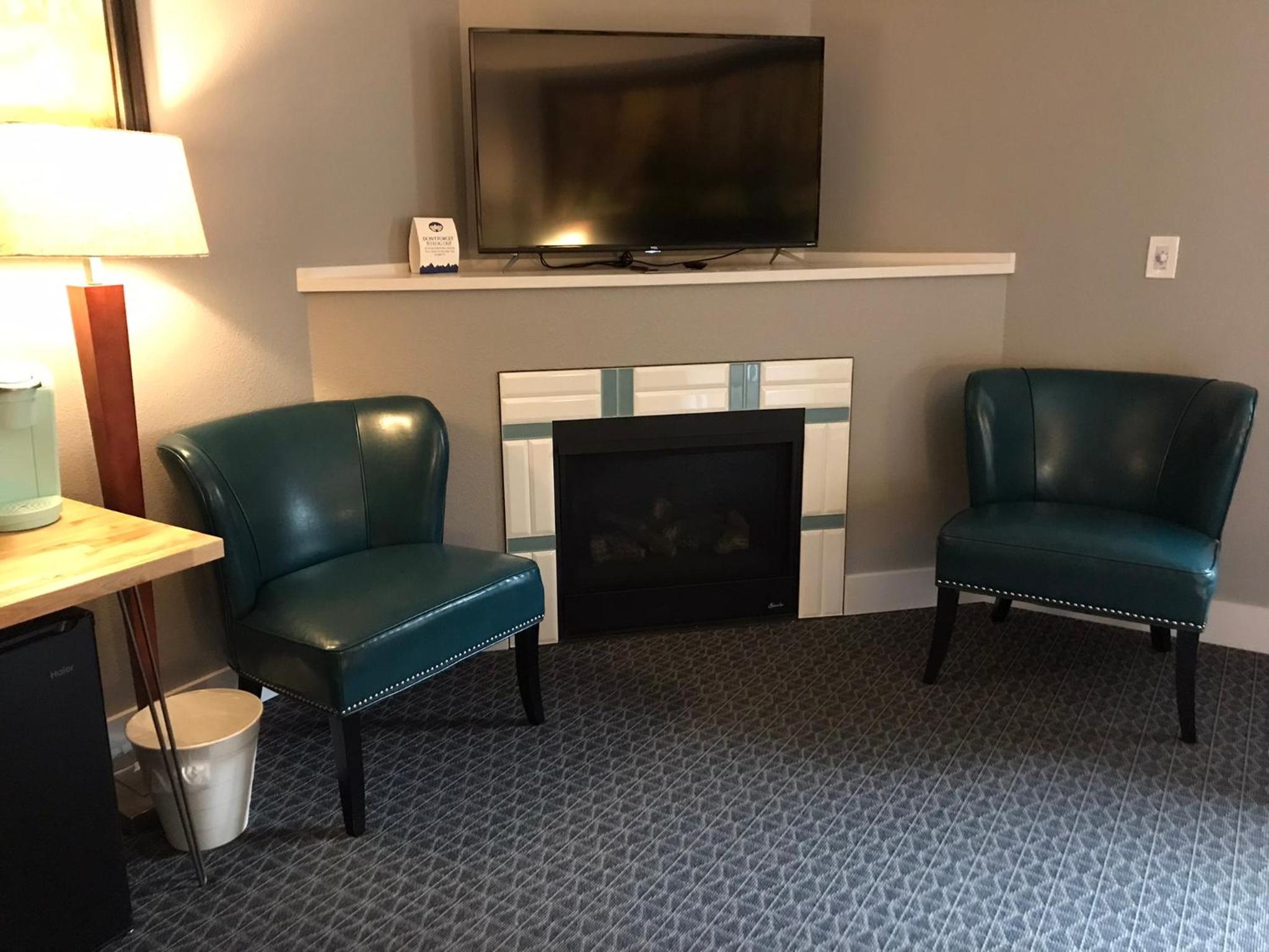 Deluxe King Room - Photo 1