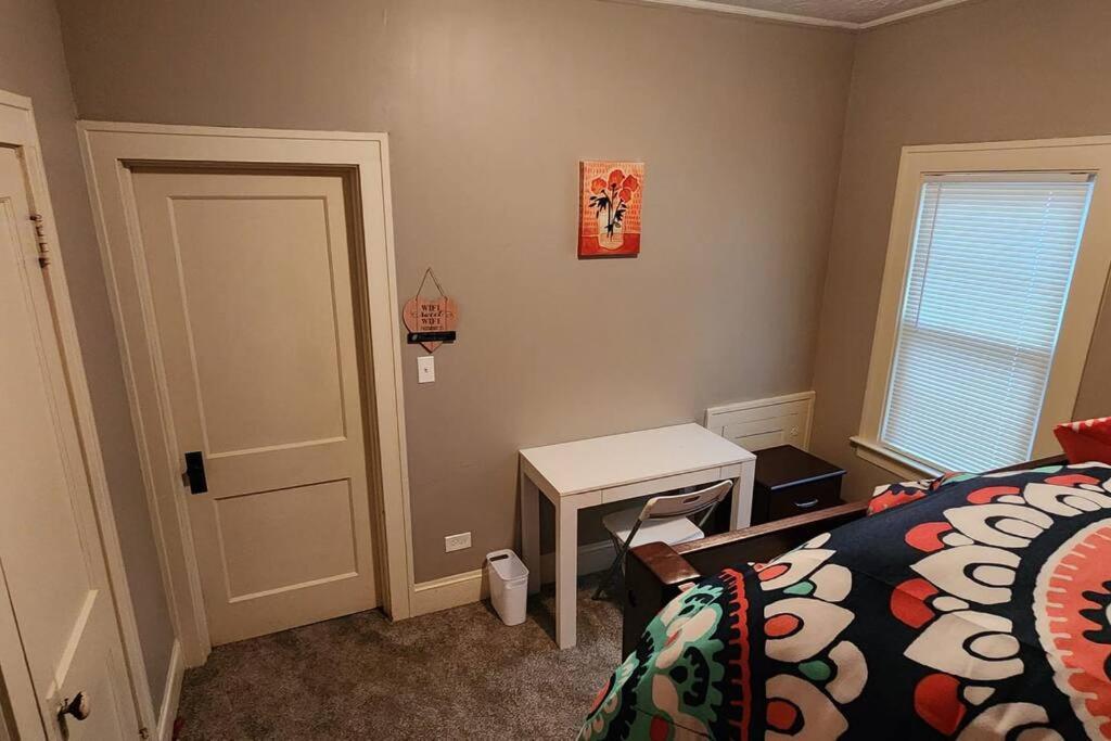 Three-Bedroom House photo 3
