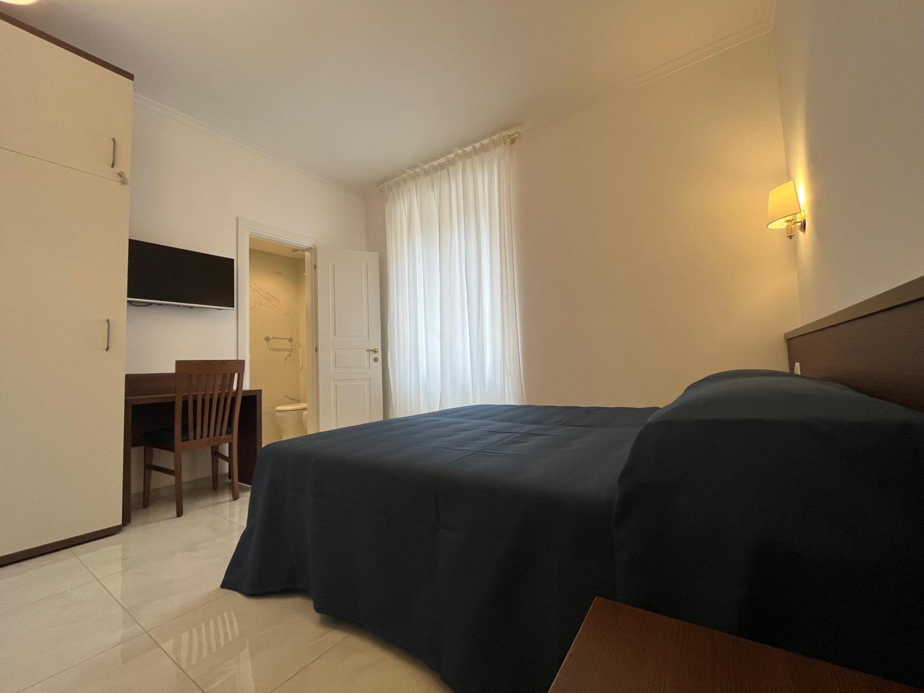 Double Room with Private Bathroom photo 2