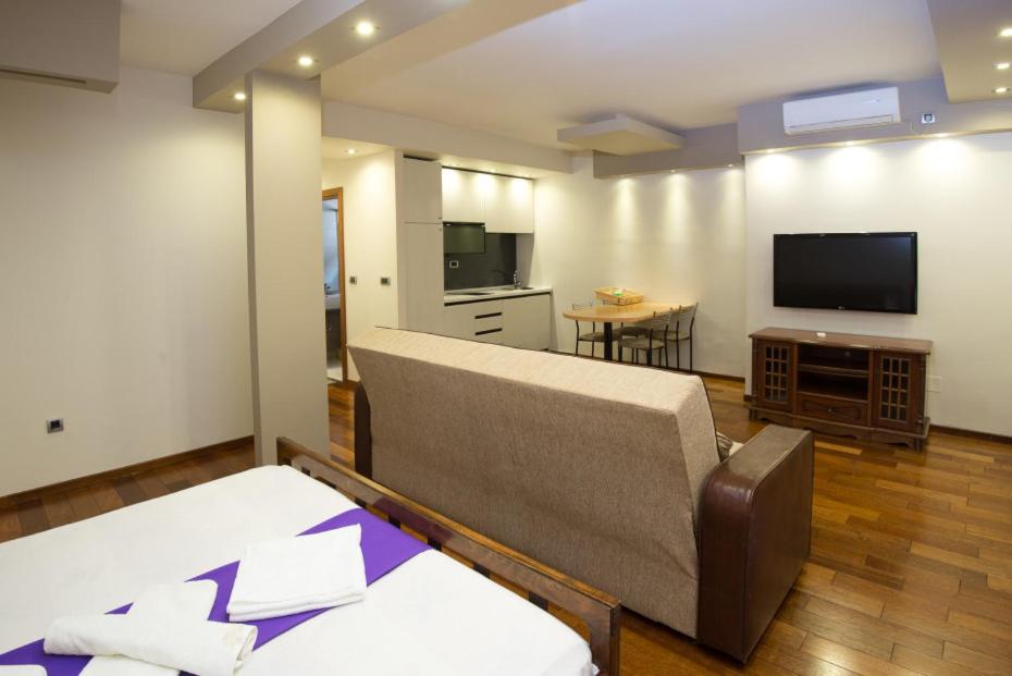 Superior Family Room photo 3
