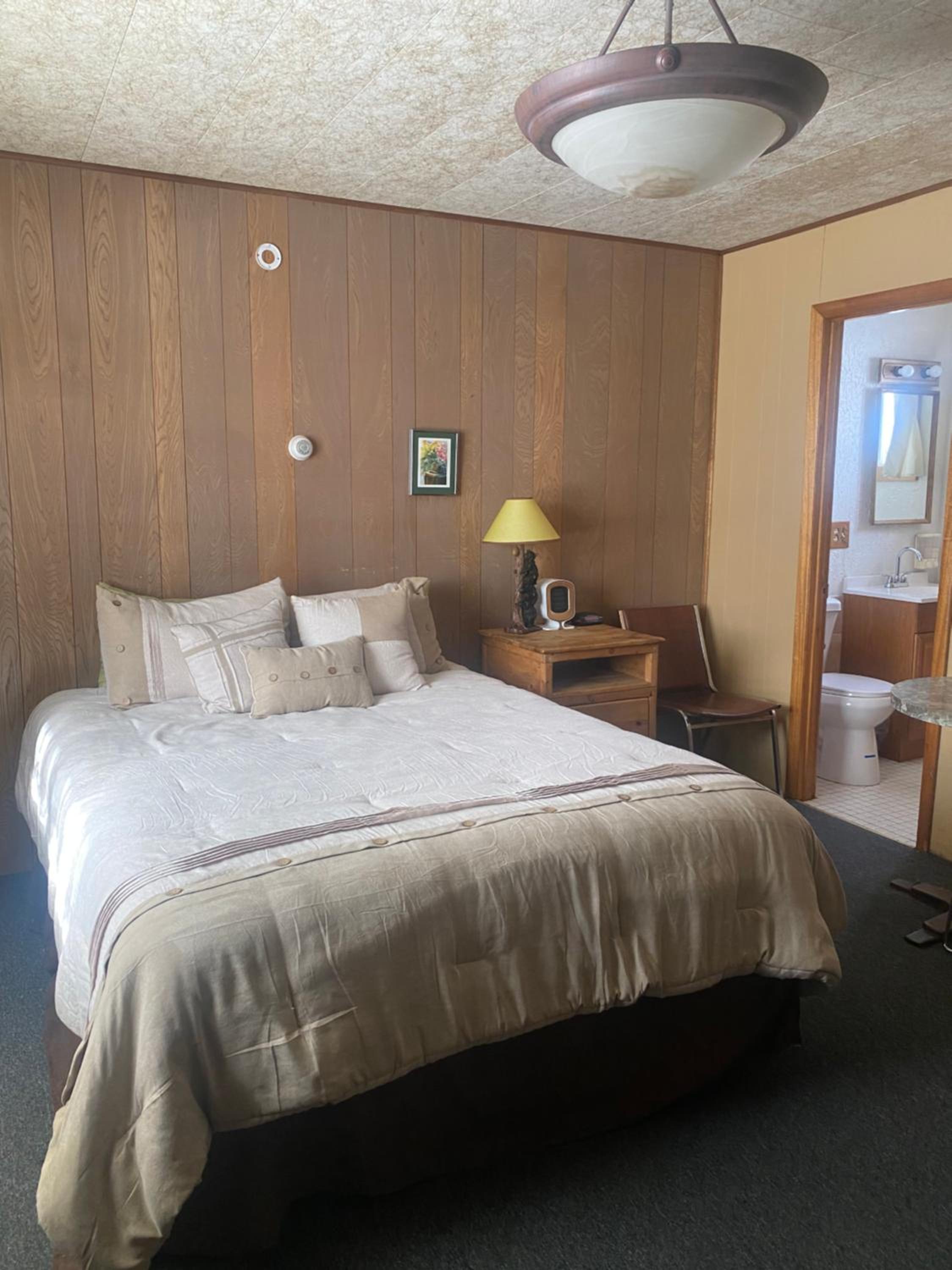 Deluxe Double Room (2 Adults + 1 Child)