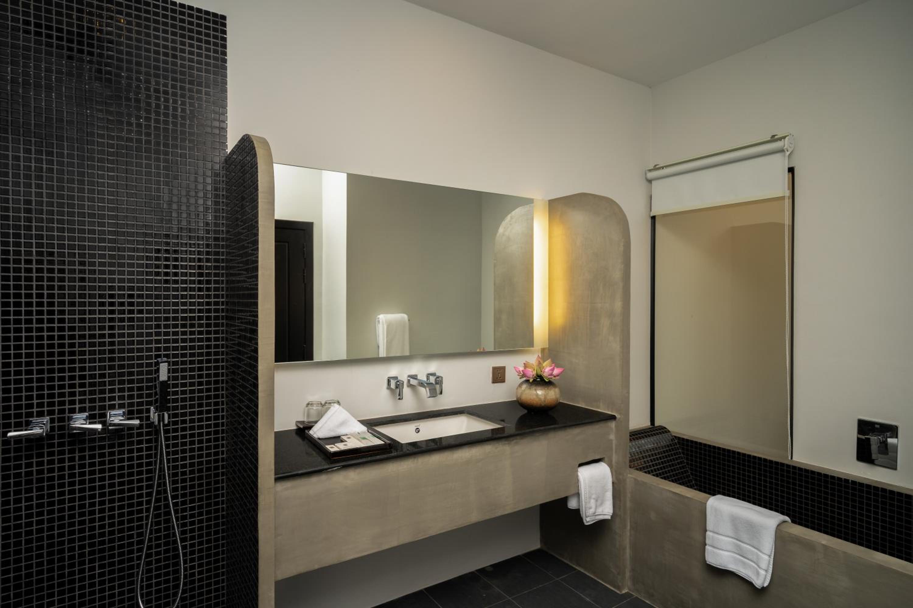 Suite Pool Access - Photo 3
