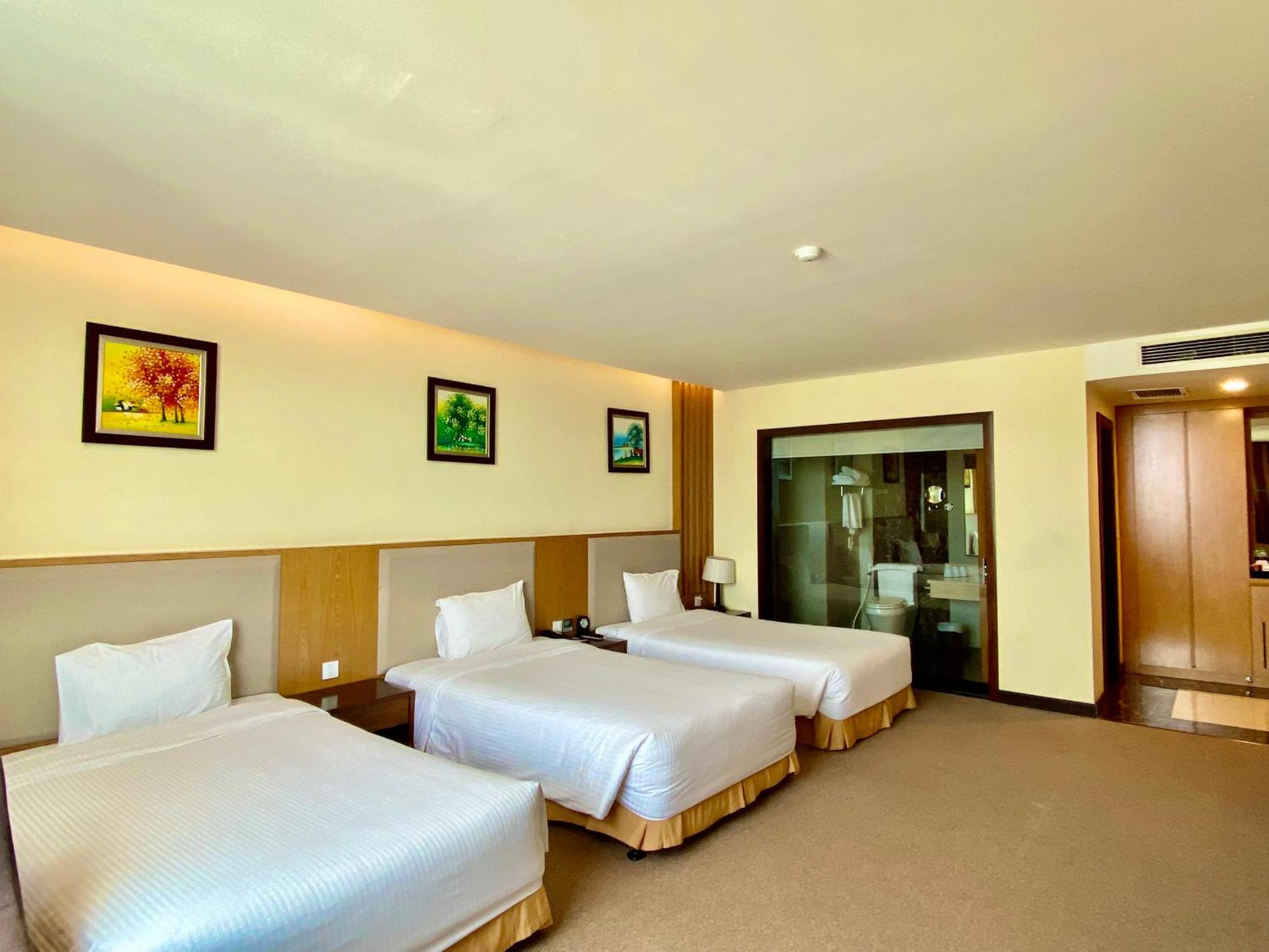 Deluxe Triple Room photo 2