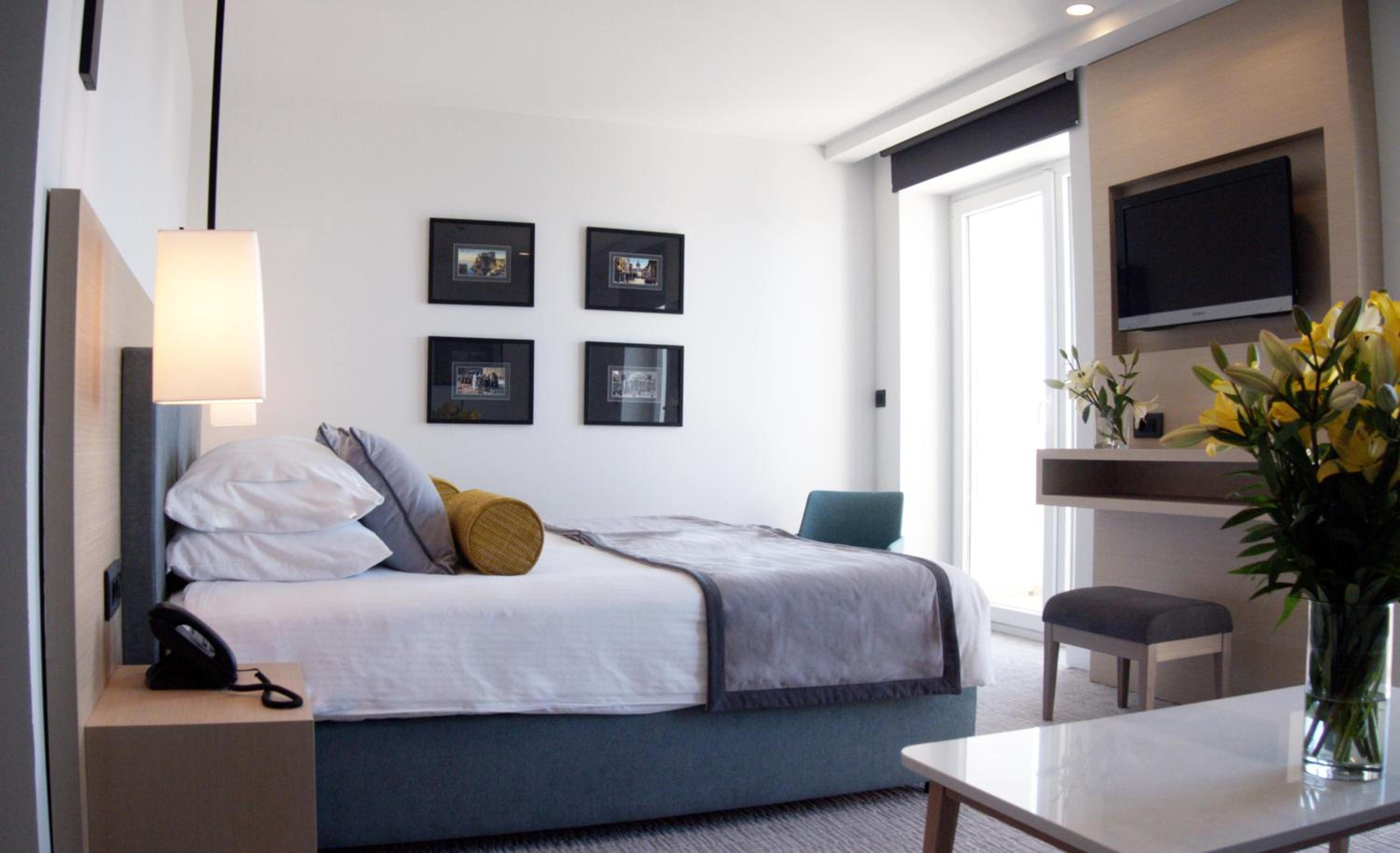 Junior Suite with Sea View and Balcony thumbnail 6