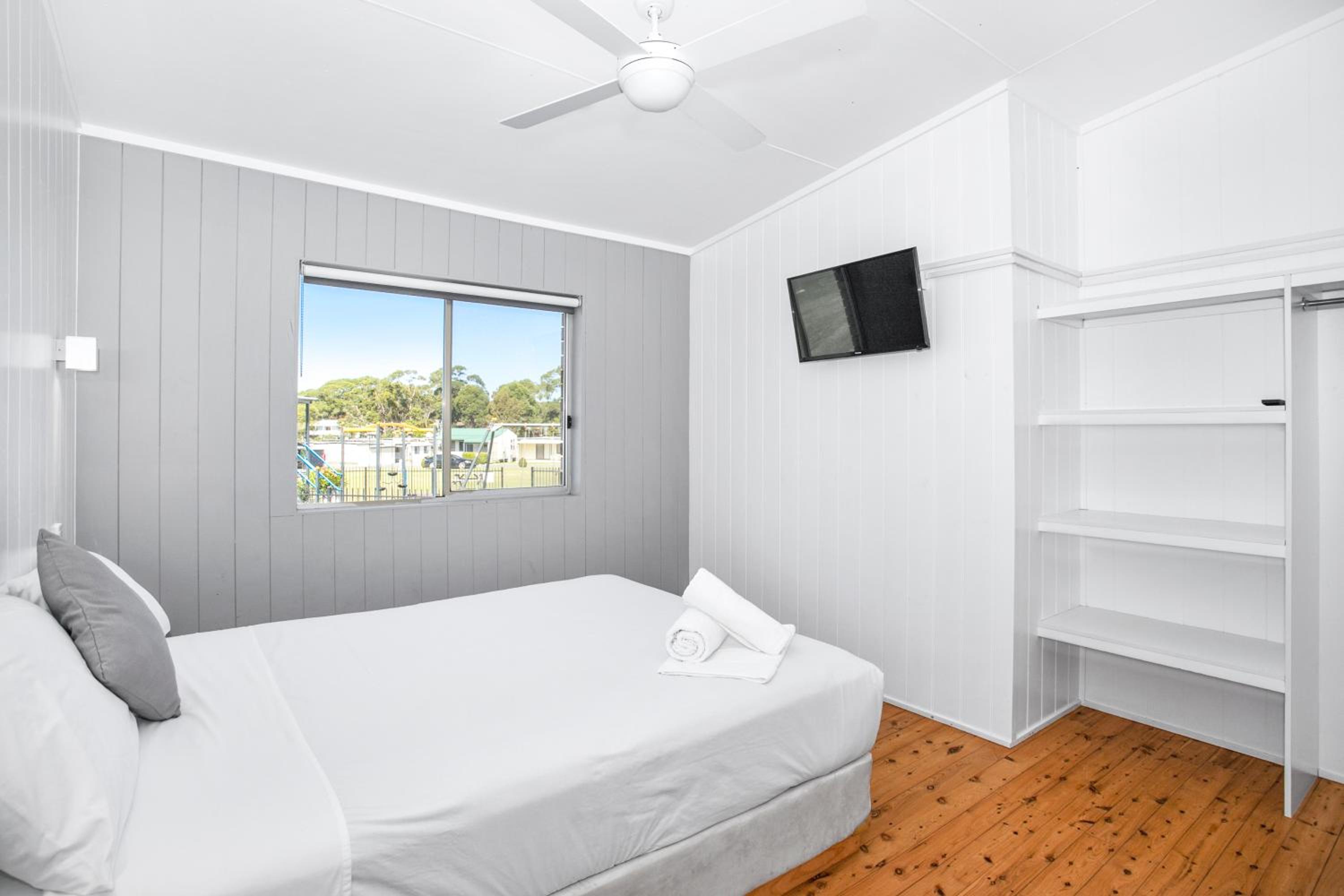 Two-Bedroom Cabin  photo 2
