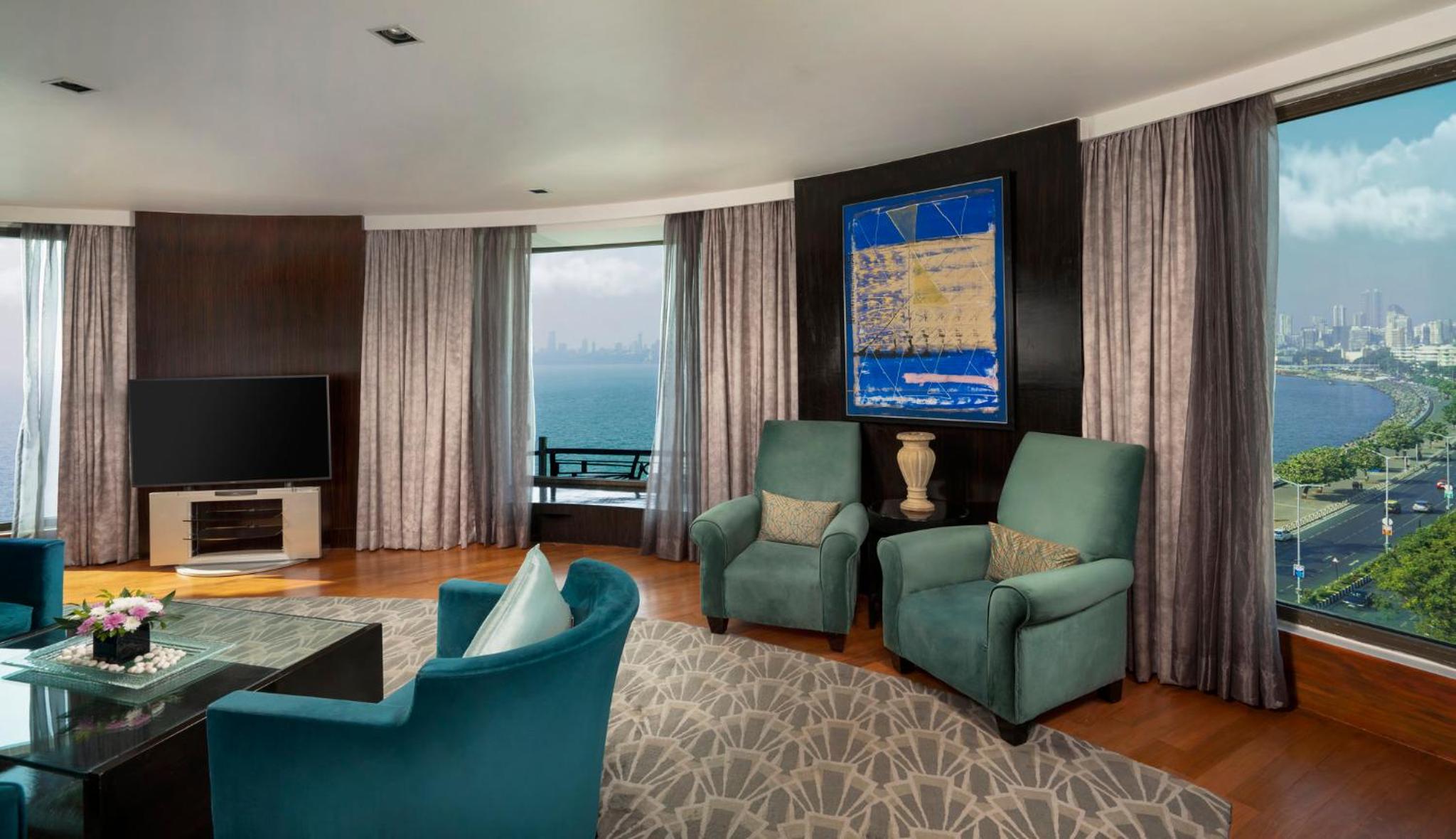 Luxury Suite - Photo 2