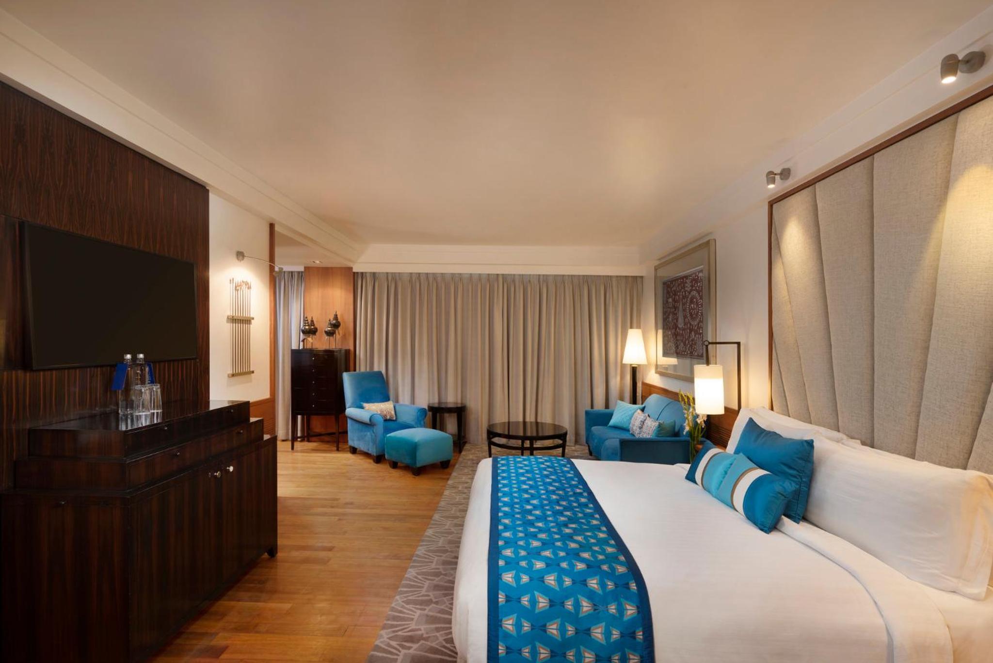 1 King Bed Junior Suite Bay View - Photo 4