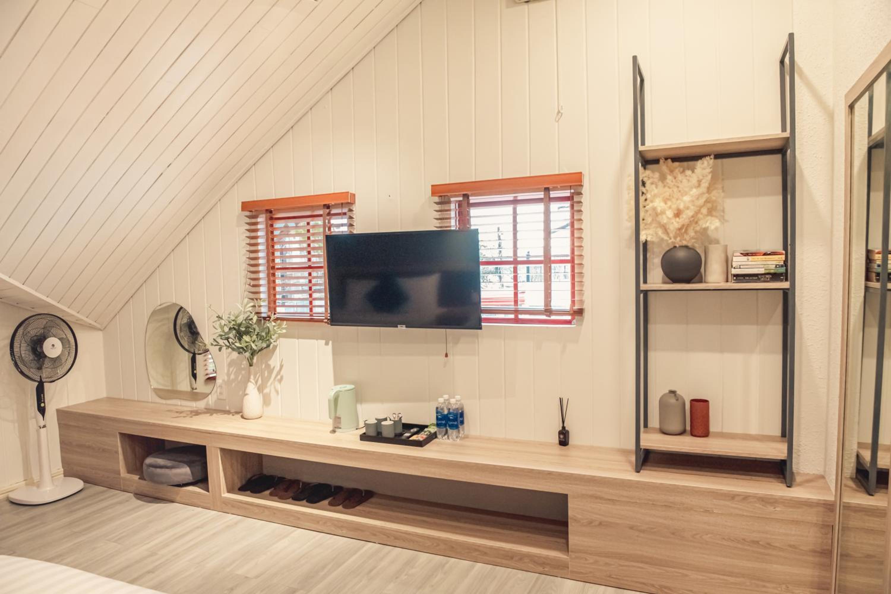 Standard Family Room - Photo 9