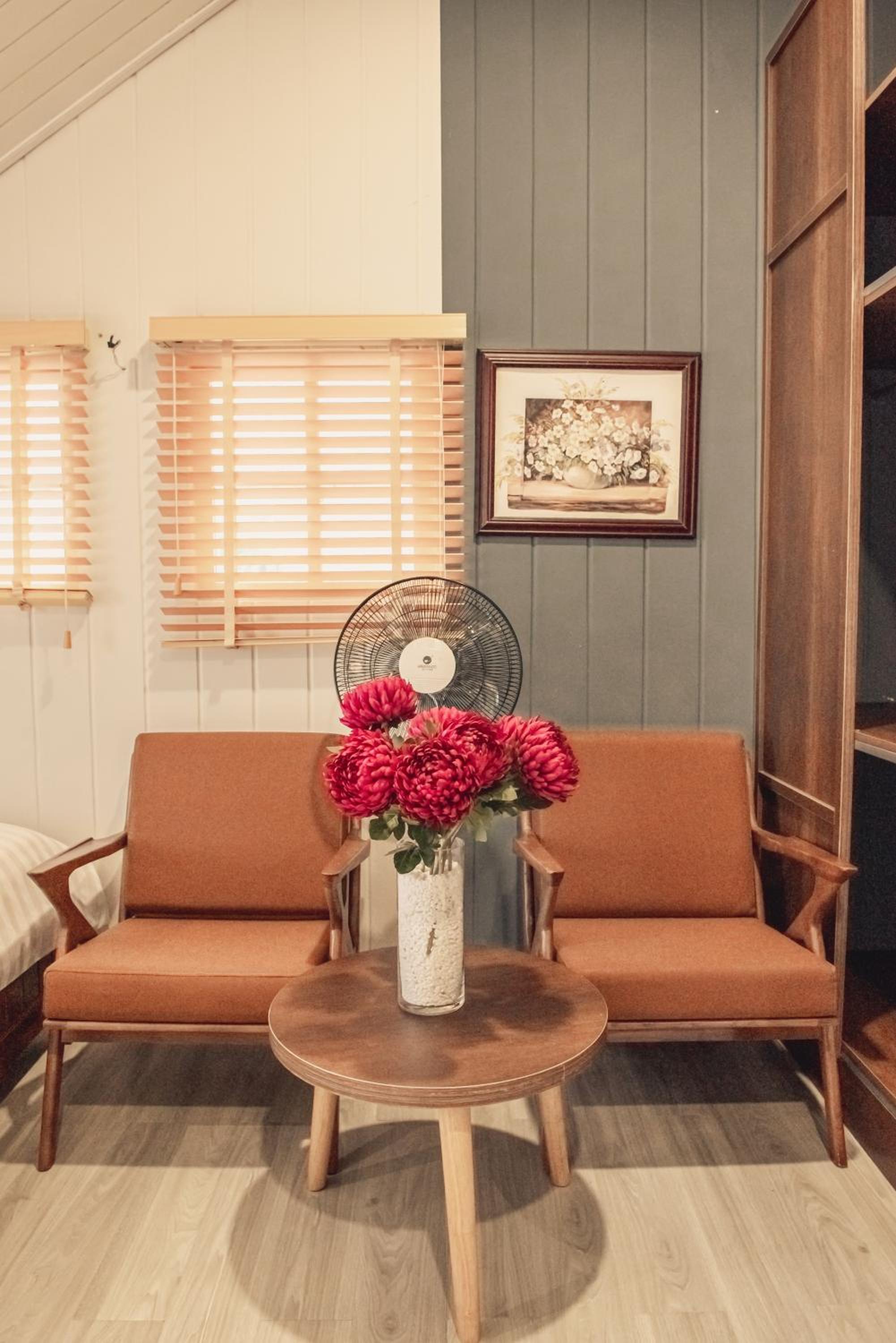 Standard Family Room - Photo 8