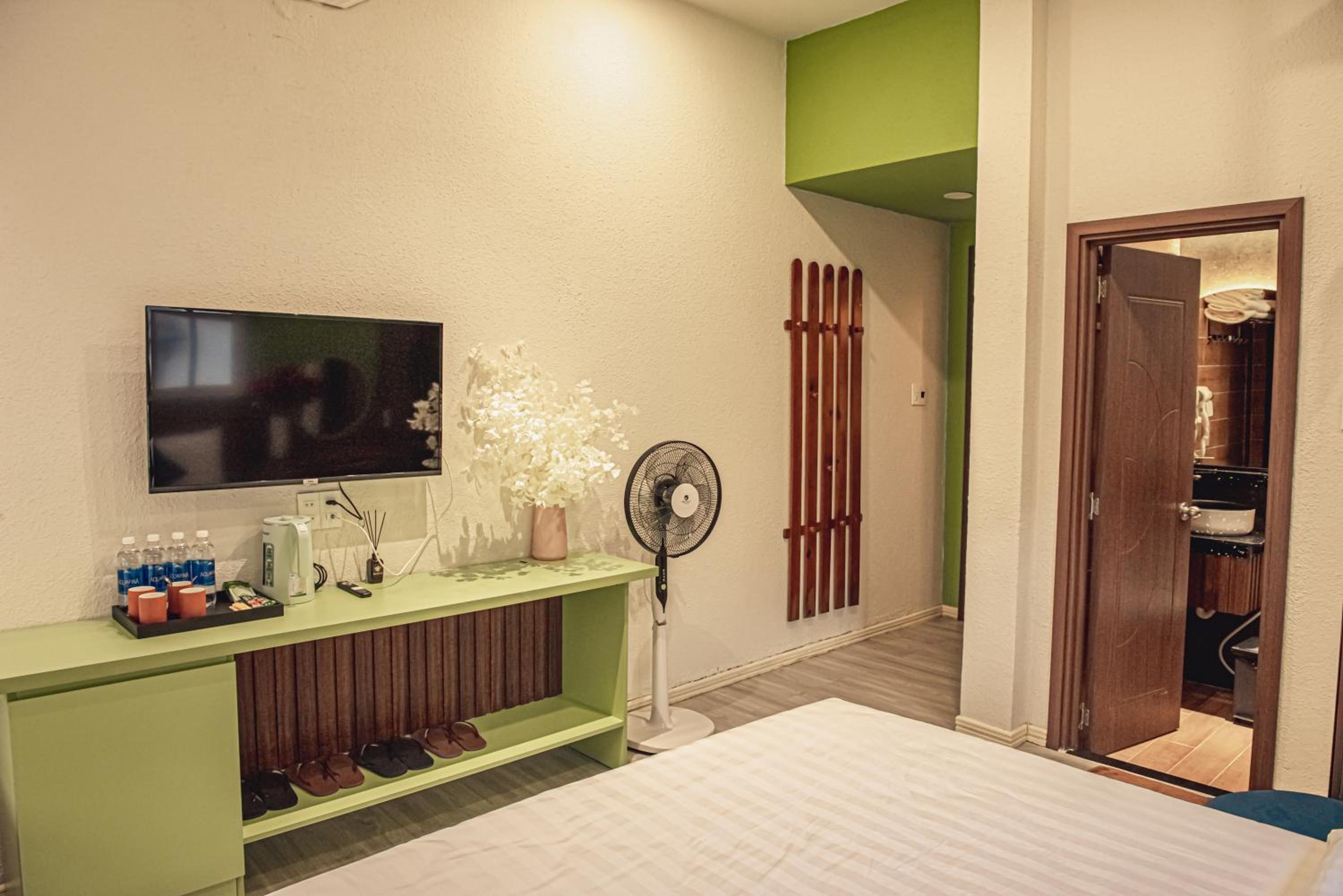 Standard Family Room - Photo 3