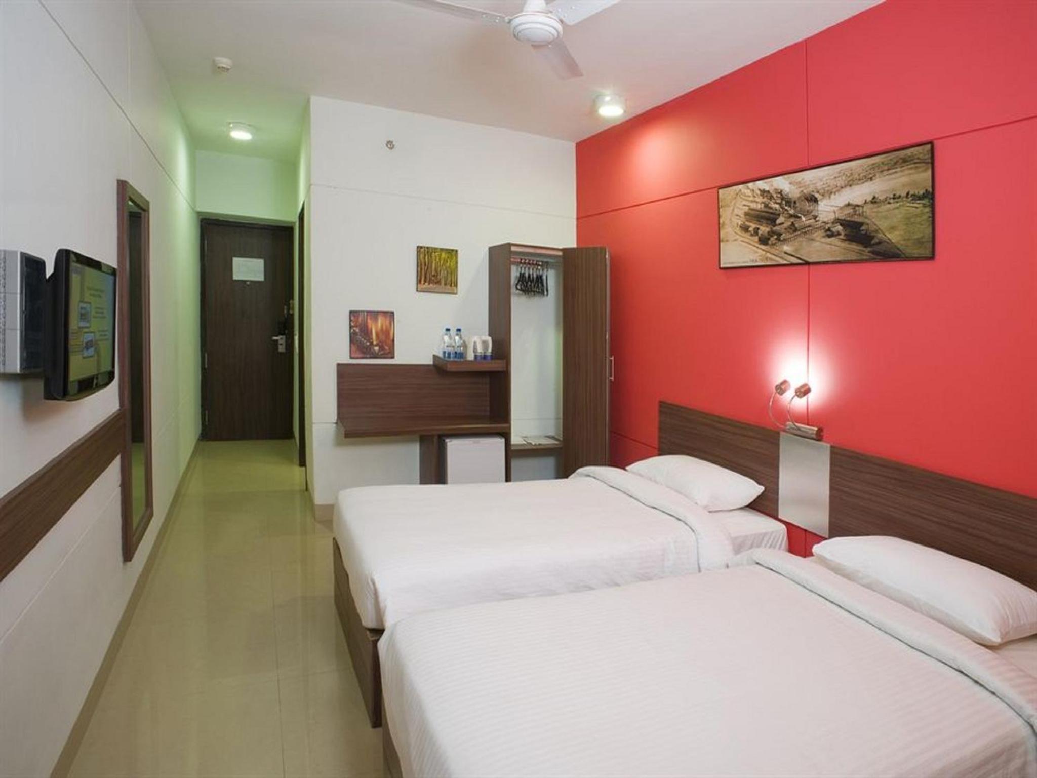 Twin Room - Photo 5