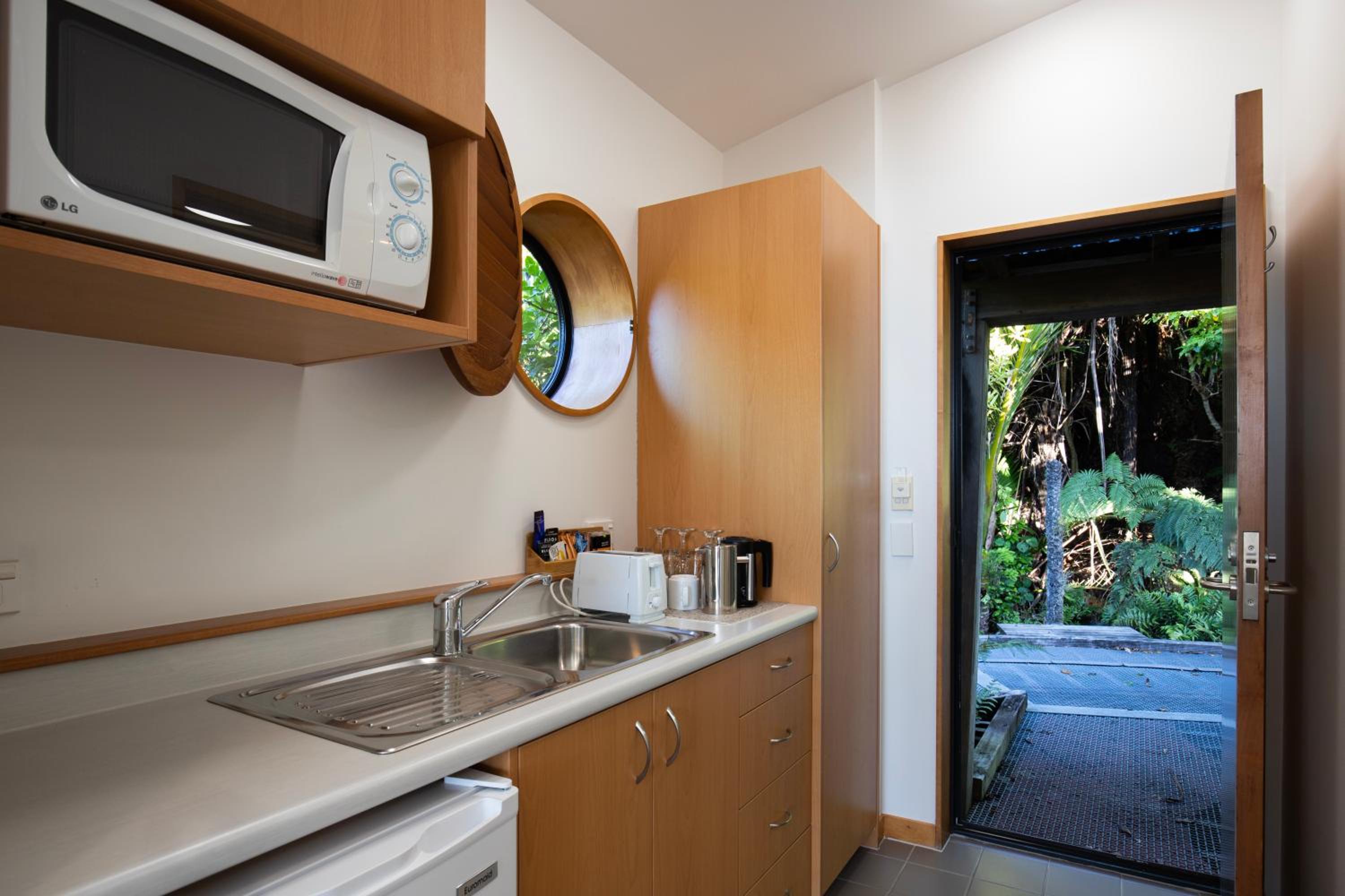 Rainforest Room – Balcony - Photo 7