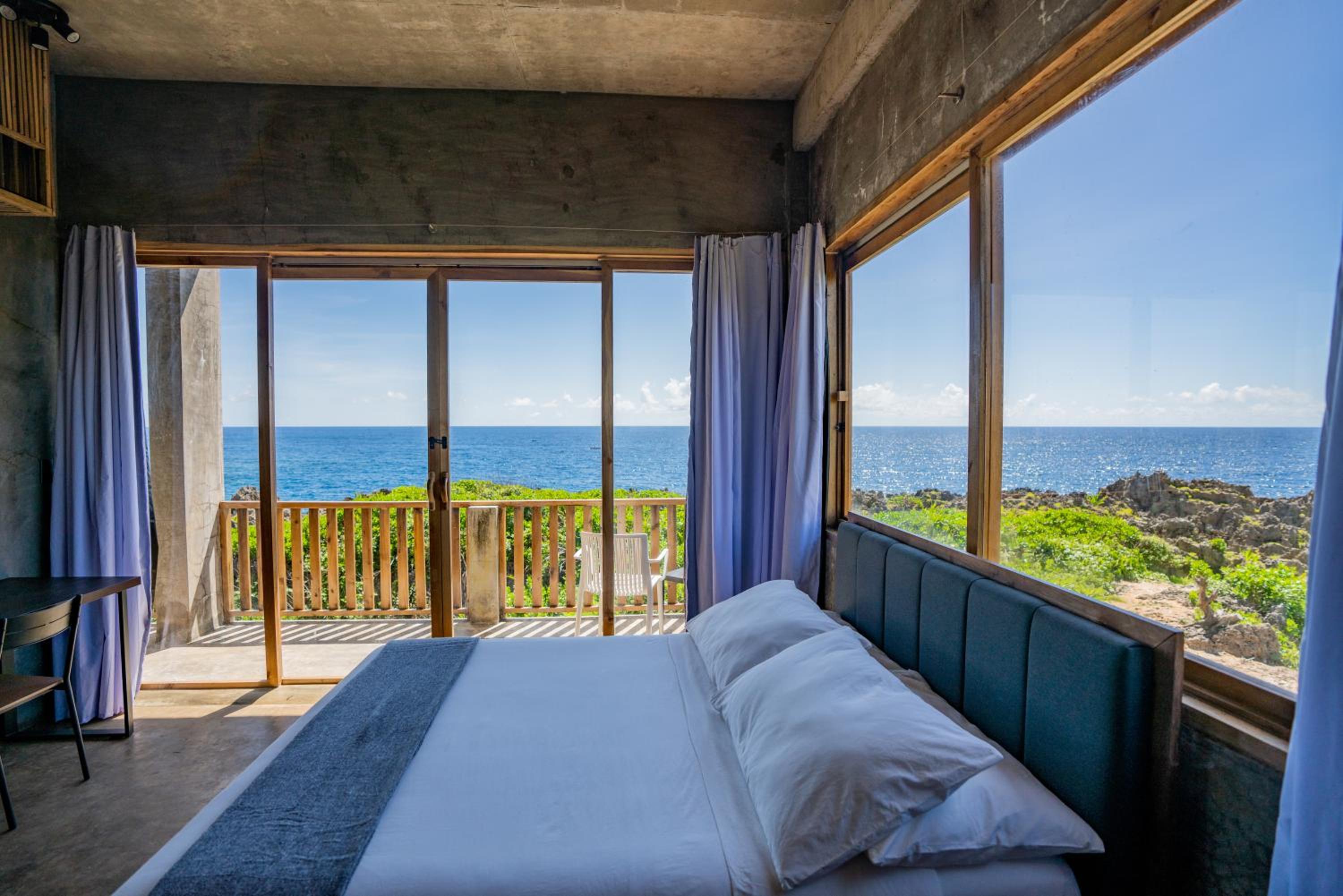 Deluxe Double Room with Balcony and Sea View