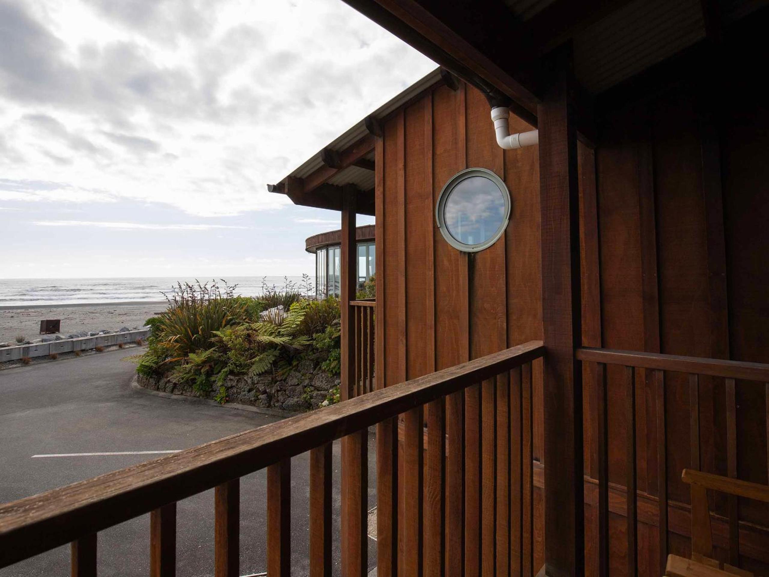 Beach View Room – Balcony - Photo 6