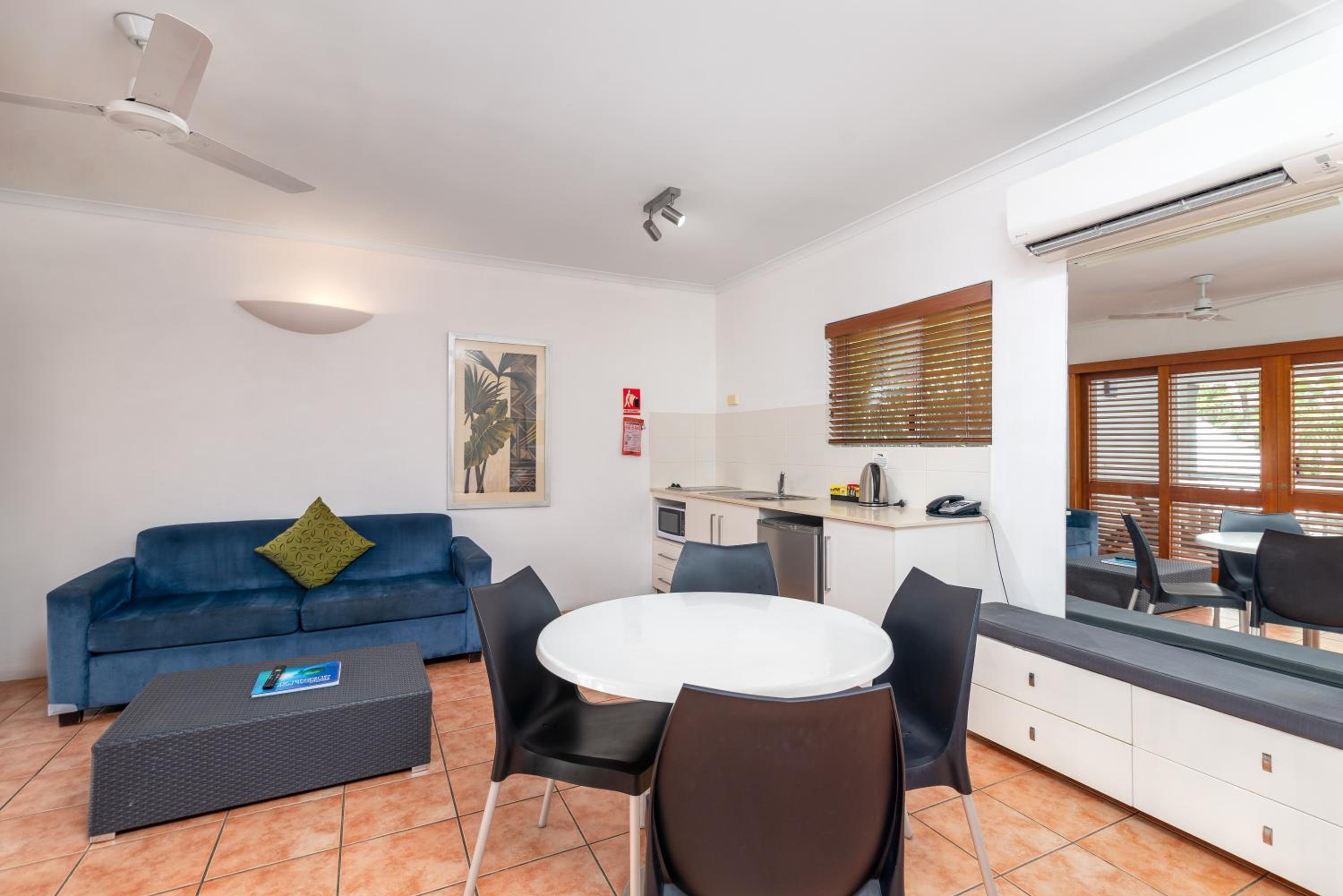 One-Bedroom Suite - Photo 3