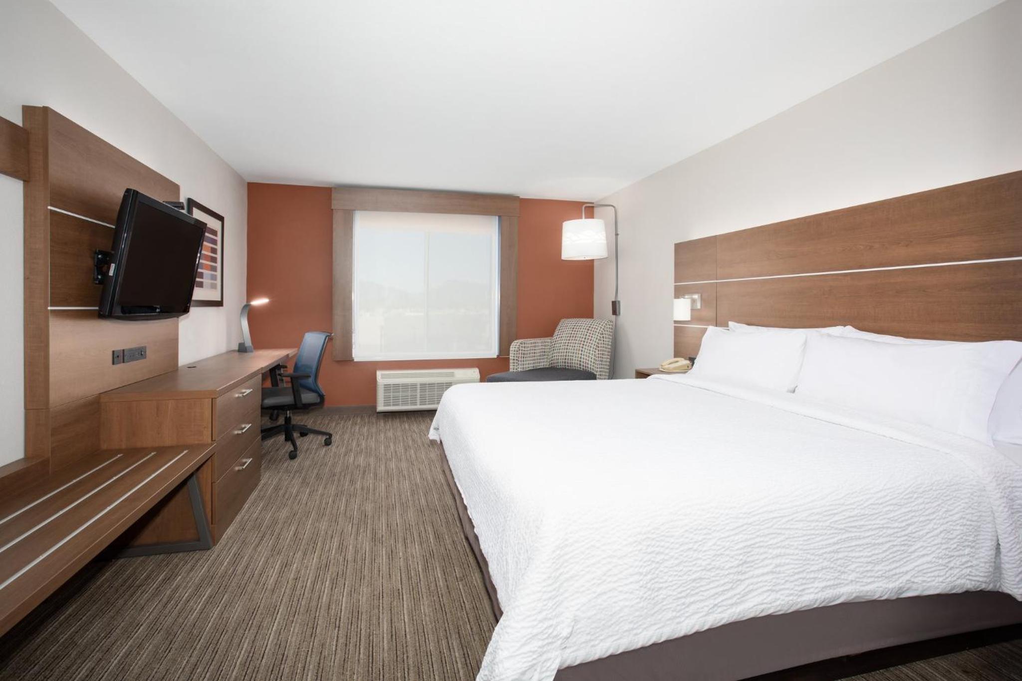 Standard King Room - Photo 4