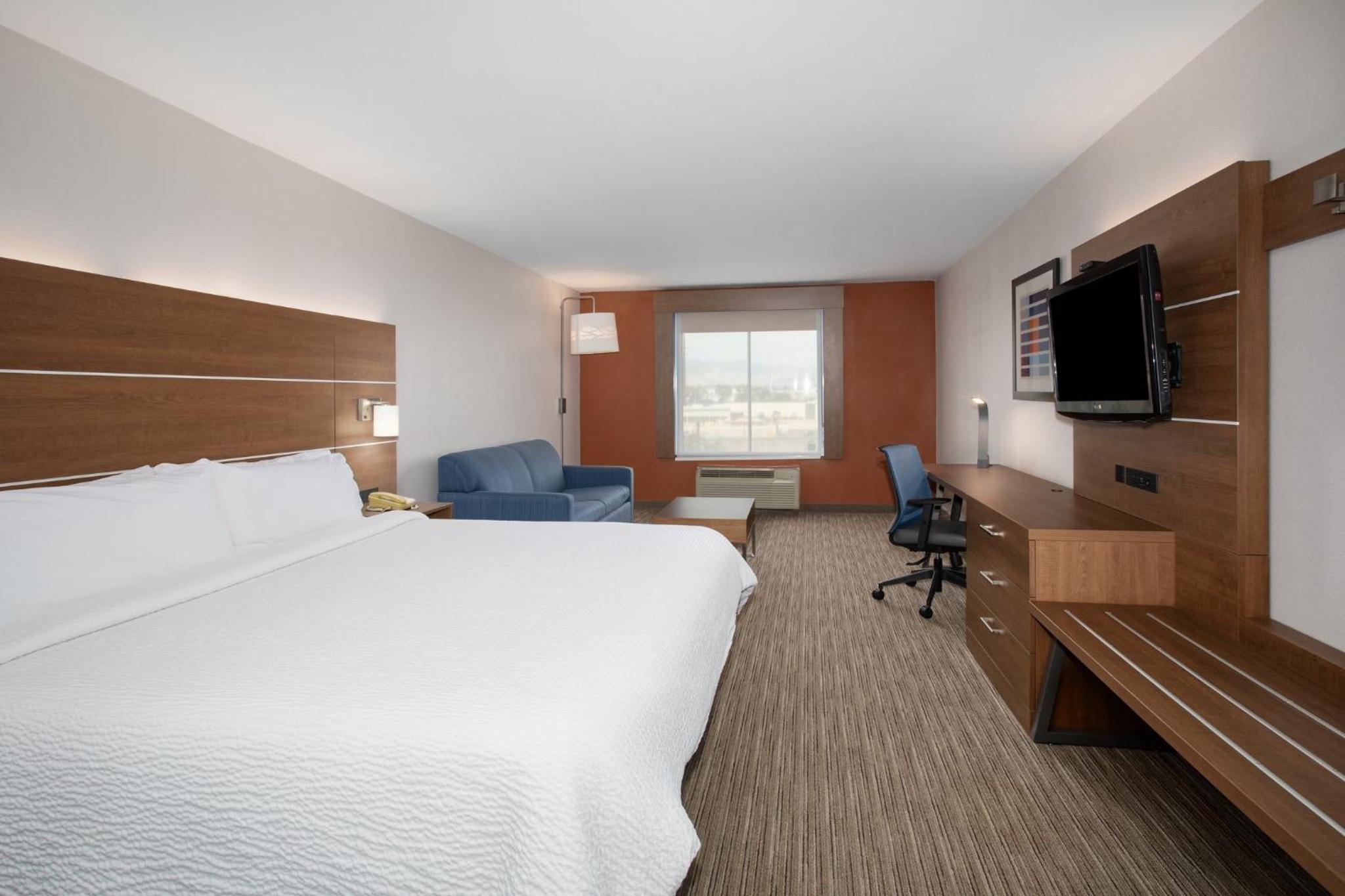 King Suite - Photo 3