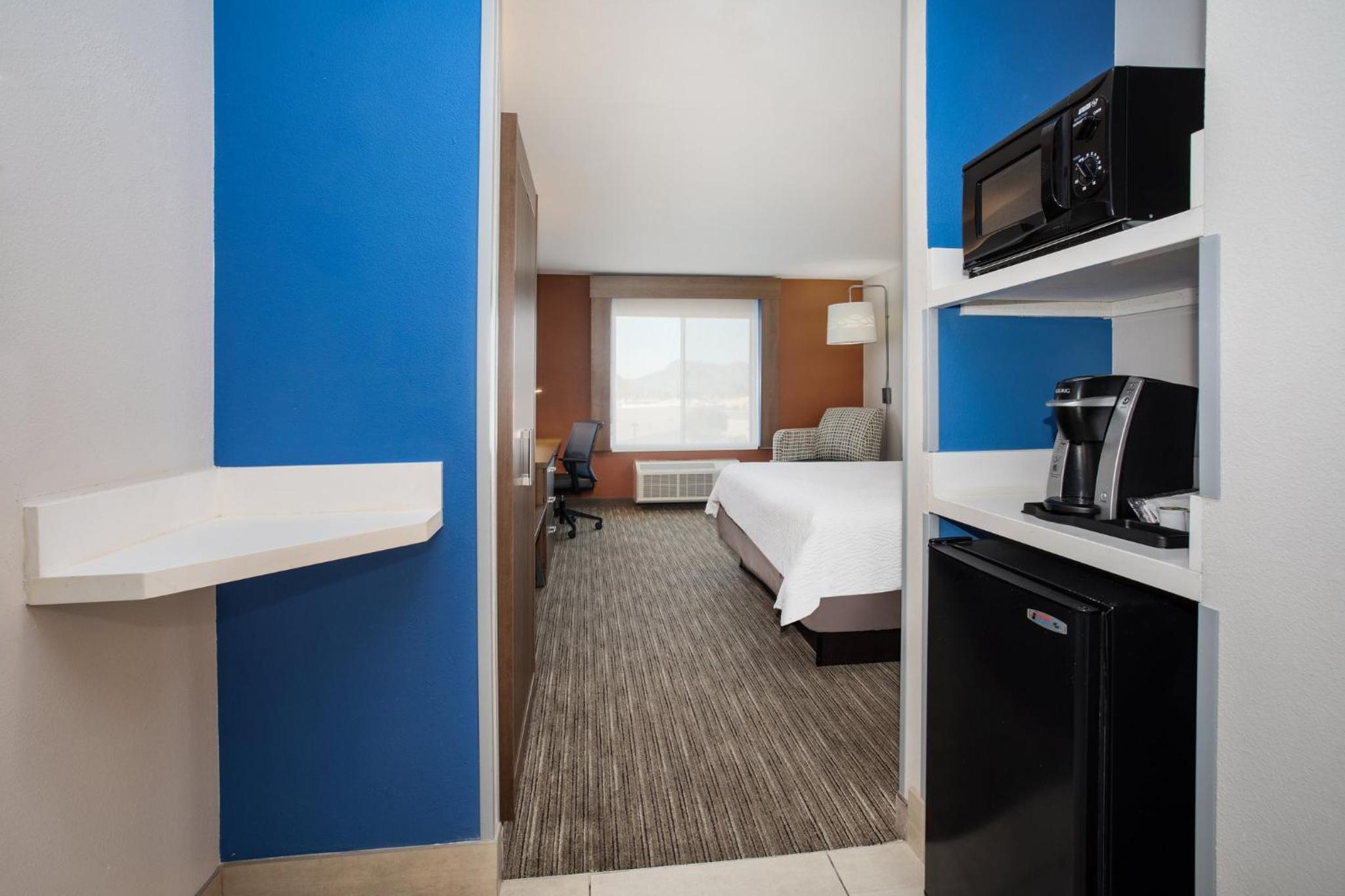 Standard King Room - Photo 3