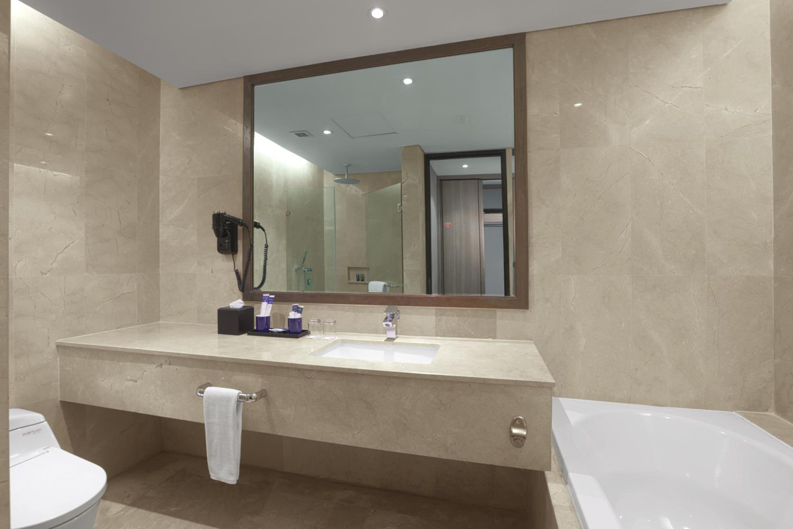 Business Suite photo 2