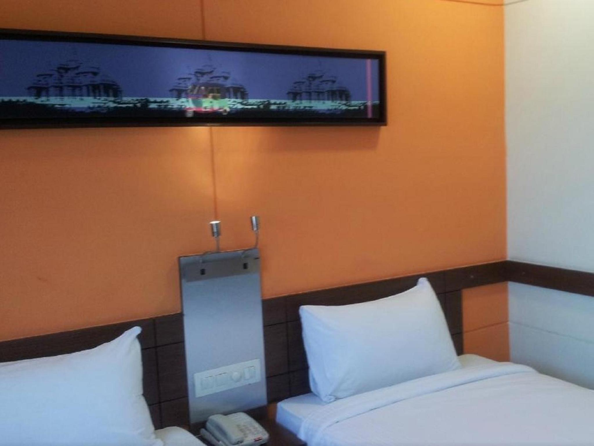 Queen Room - Photo 8
