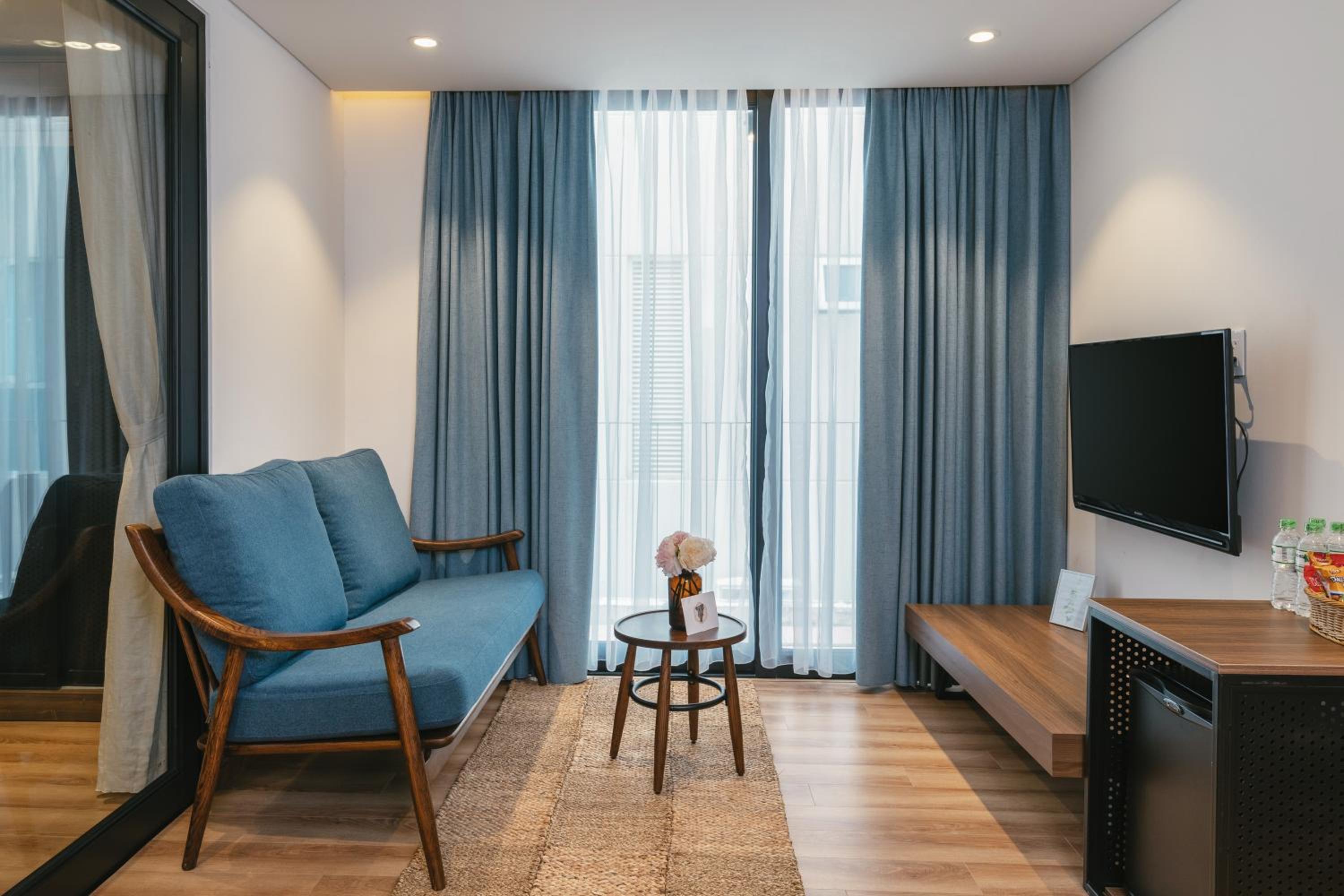 Two-Bedroom Suite - Photo 3