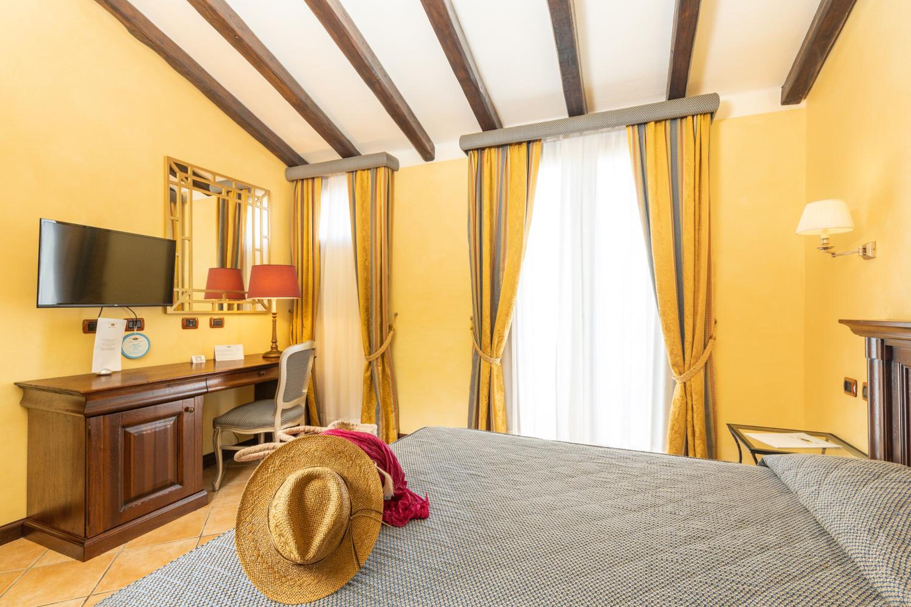 Superior Double or Twin Room - Photo 5