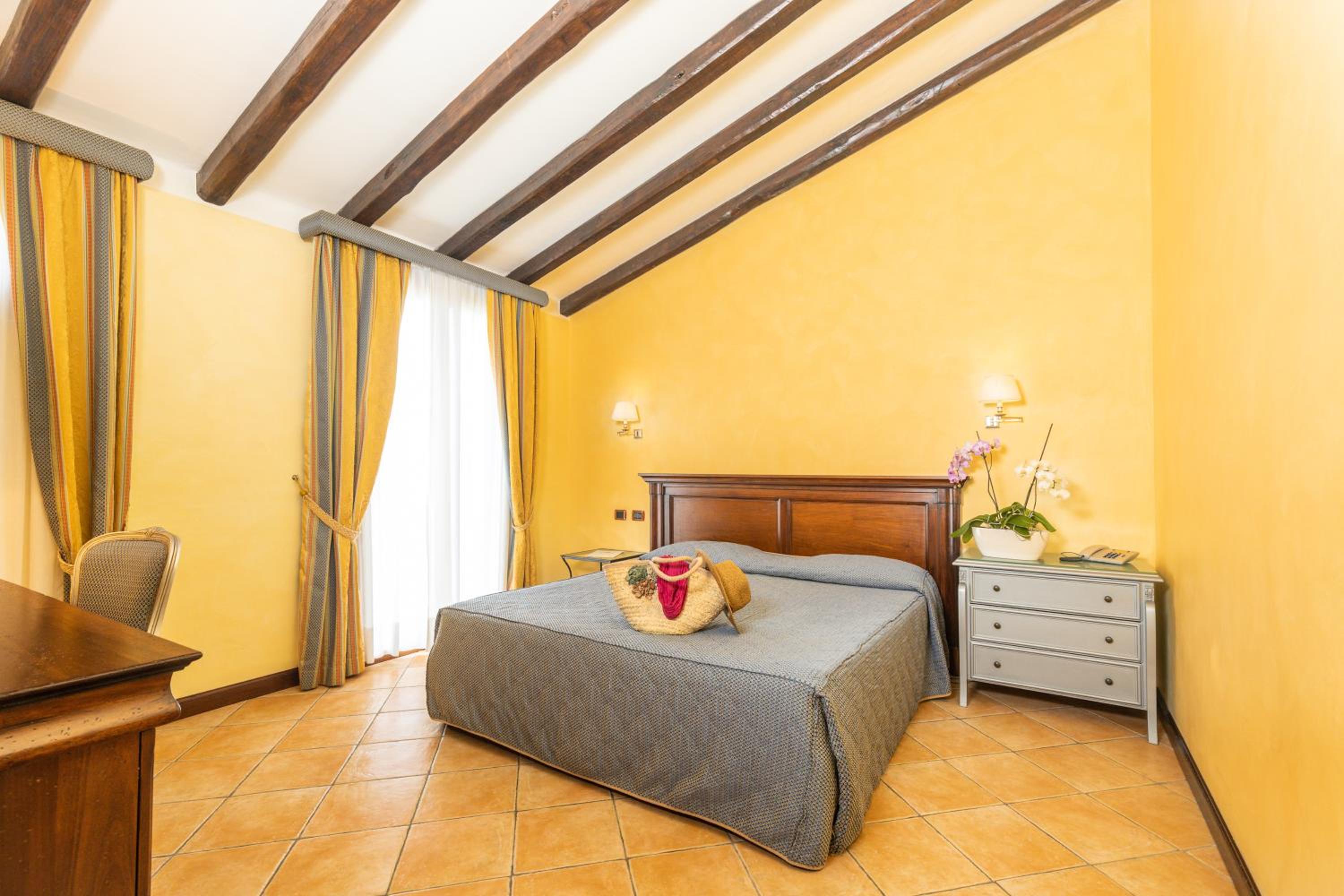 Superior Double or Twin Room - Photo 3