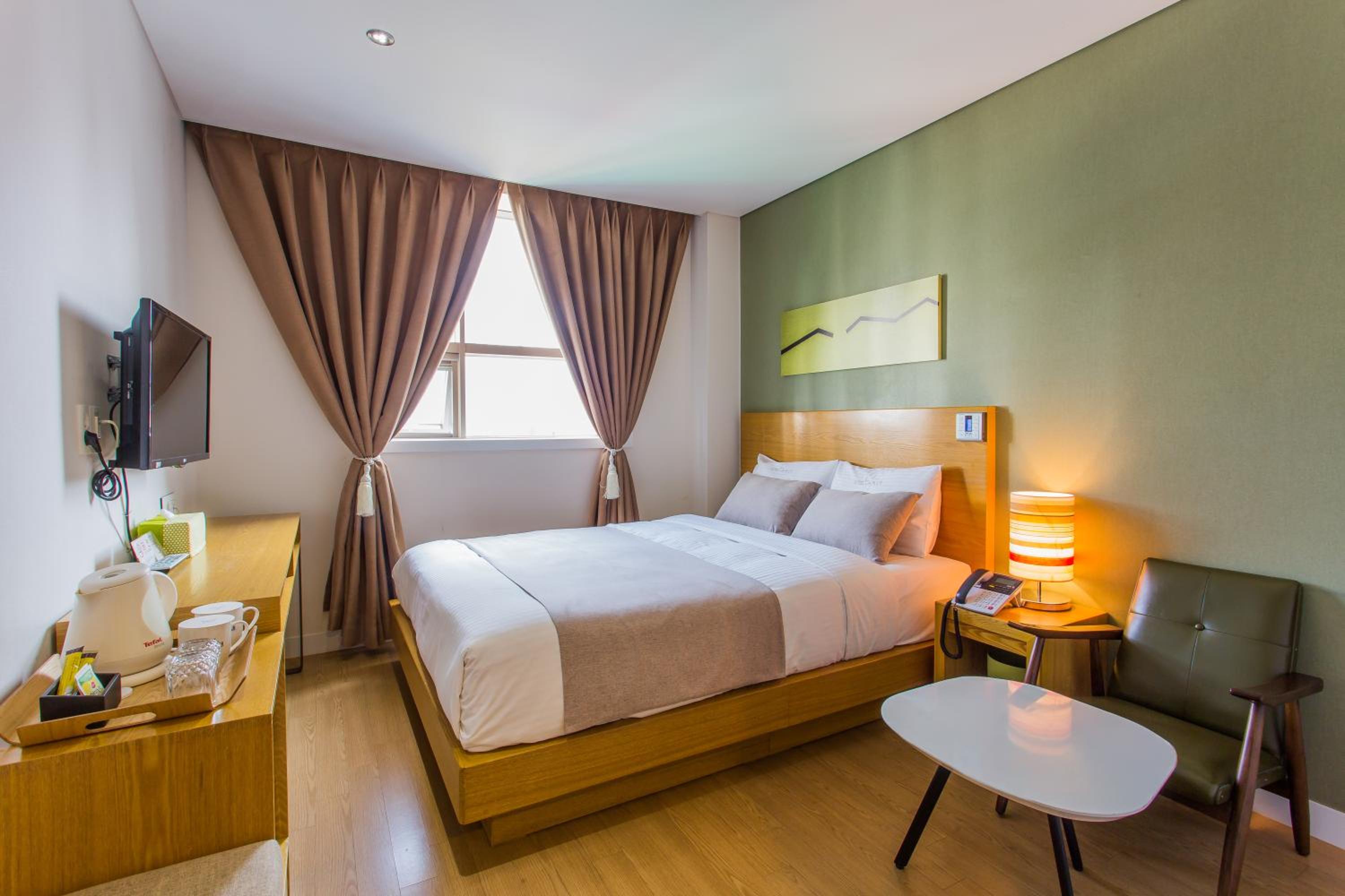Business Double Room - Photo 1