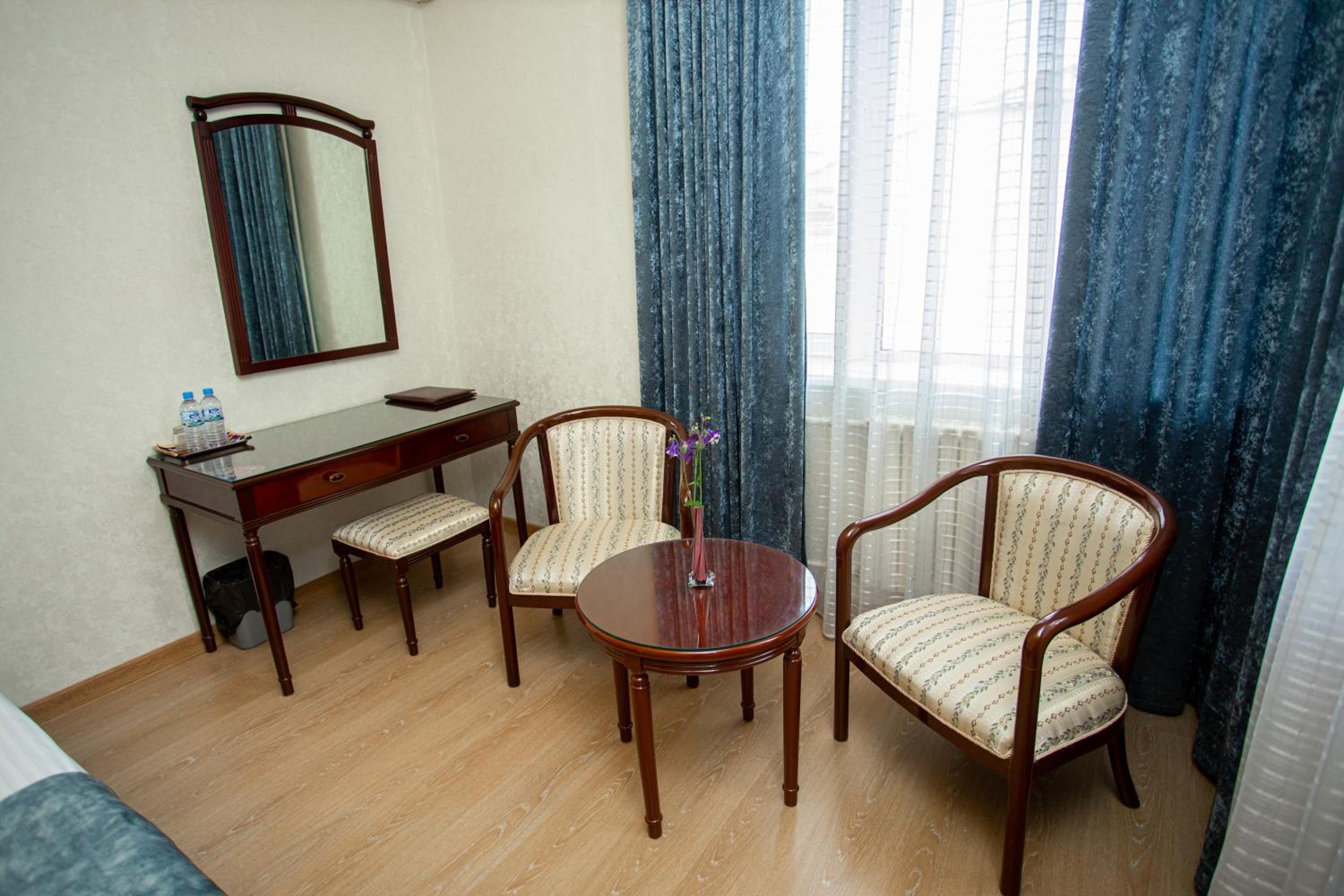Twin Room - Photo 8