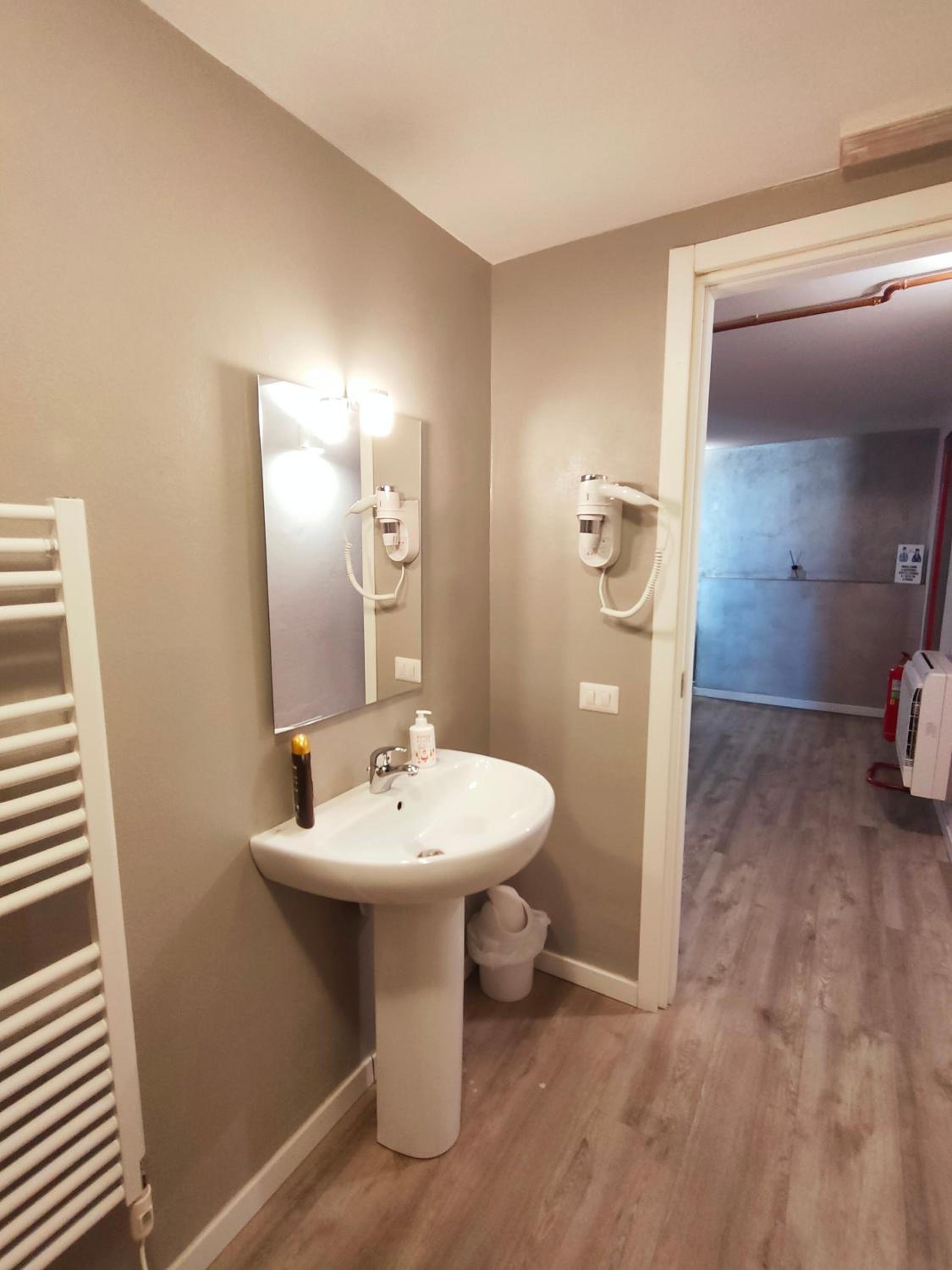 Twin Room with Private External Bathroom photo 3