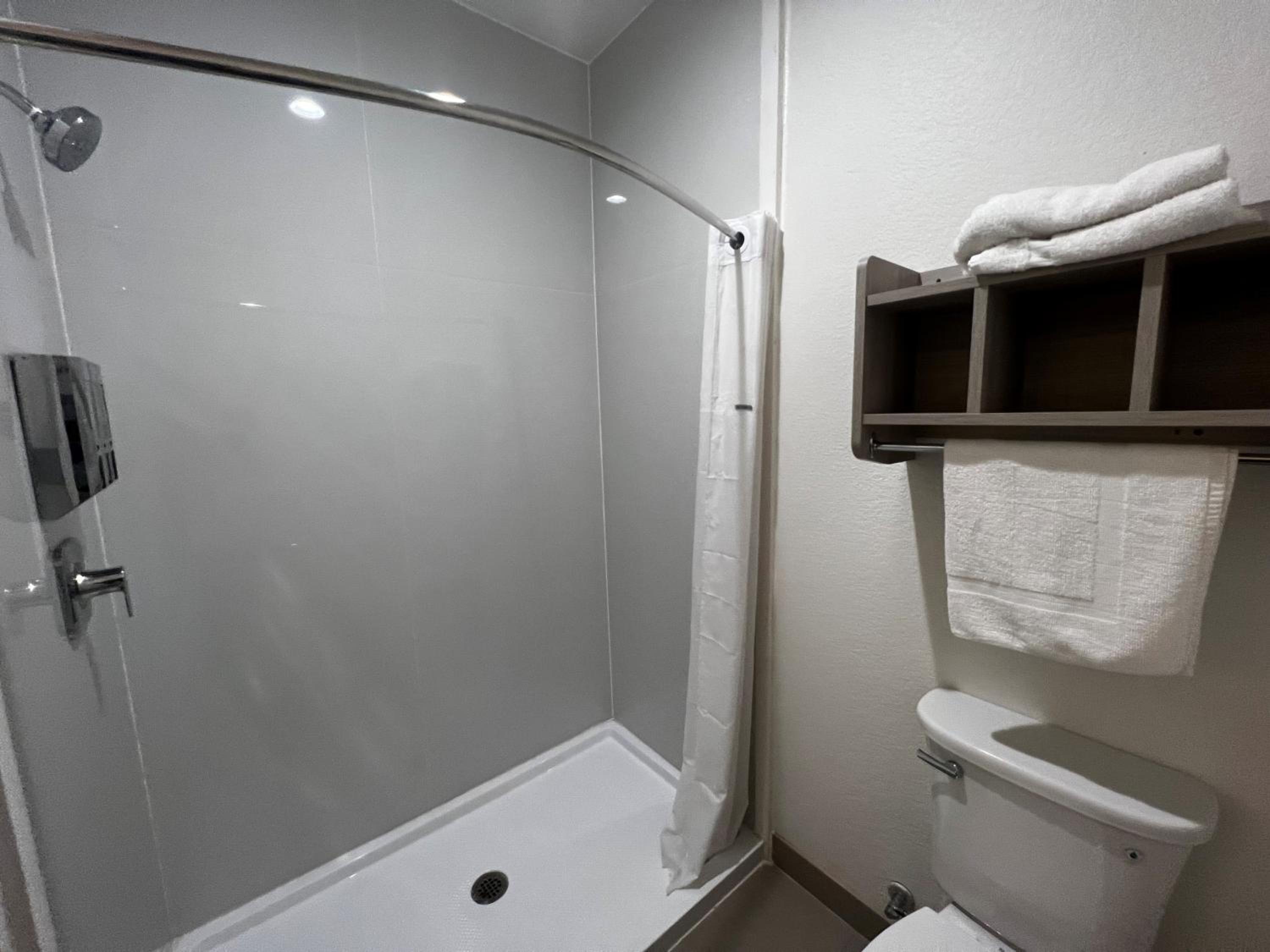 Double Room with Two Double Beds - Non-Smoking - Photo 7