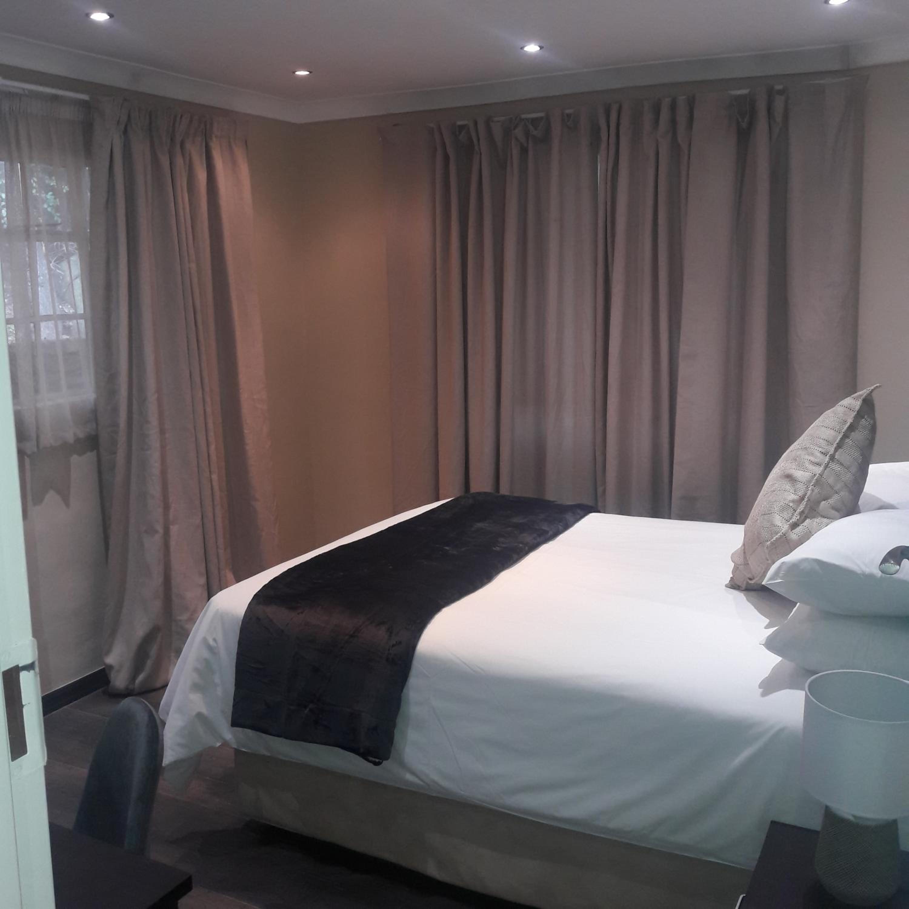 Two-Bedroom Suite - Photo 8
