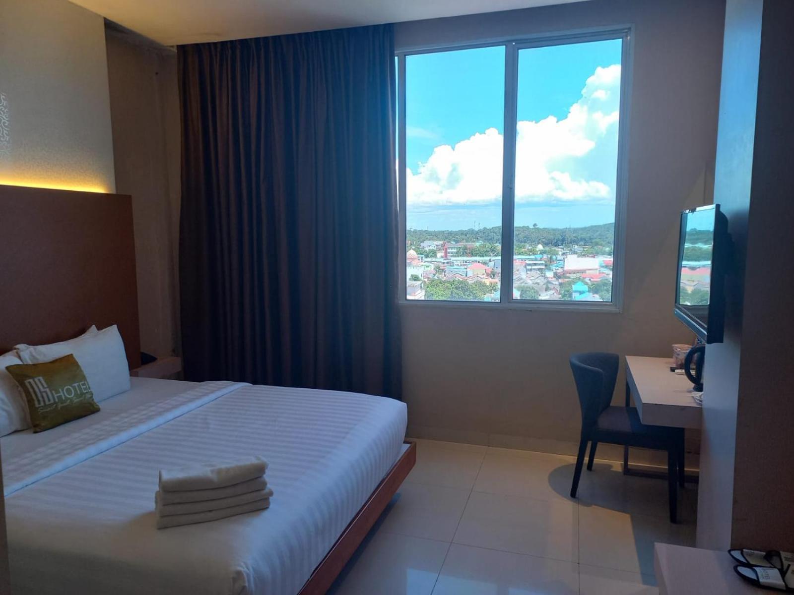 Deluxe King Room photo 1