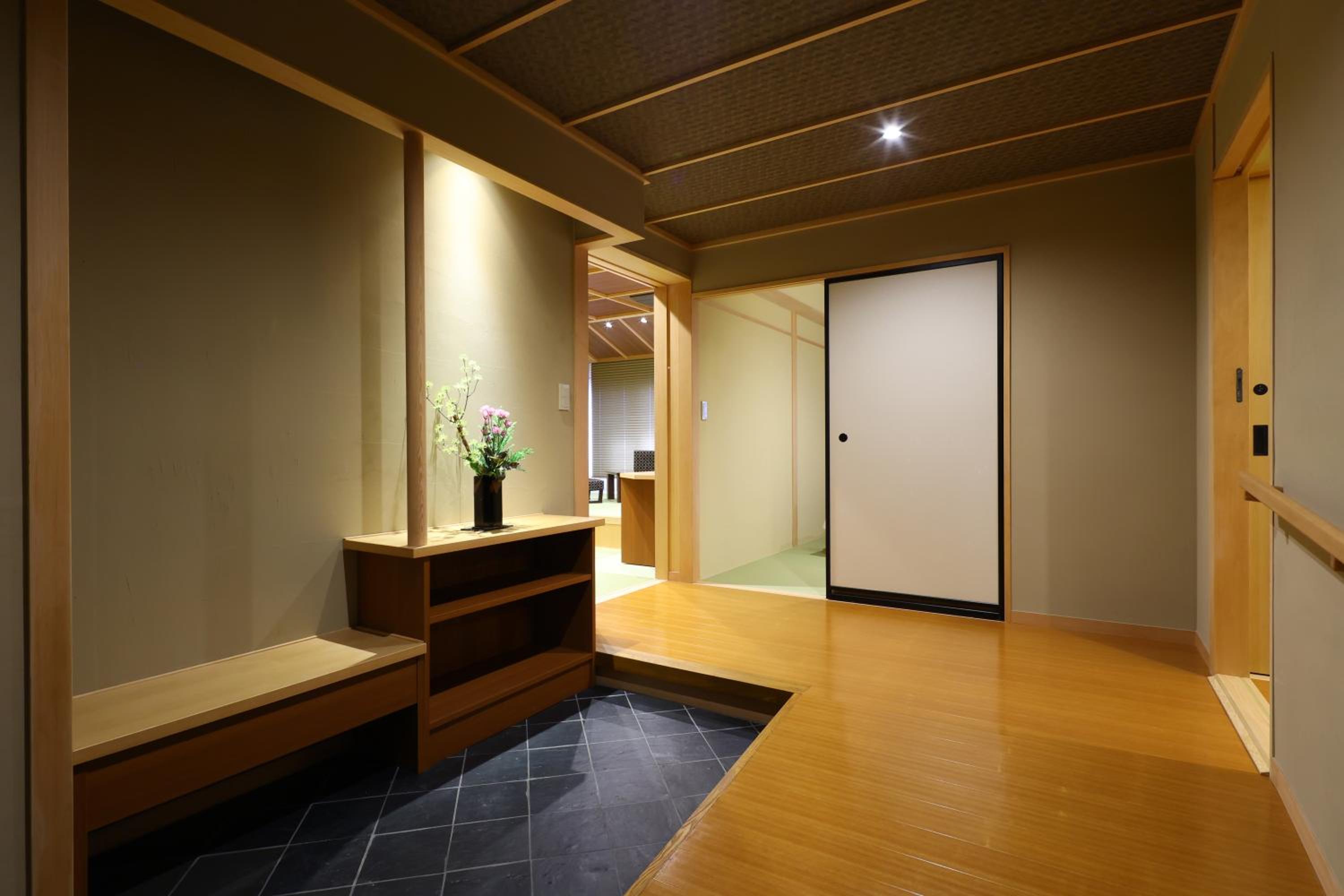 Standard Room with Tatami Area photo 3