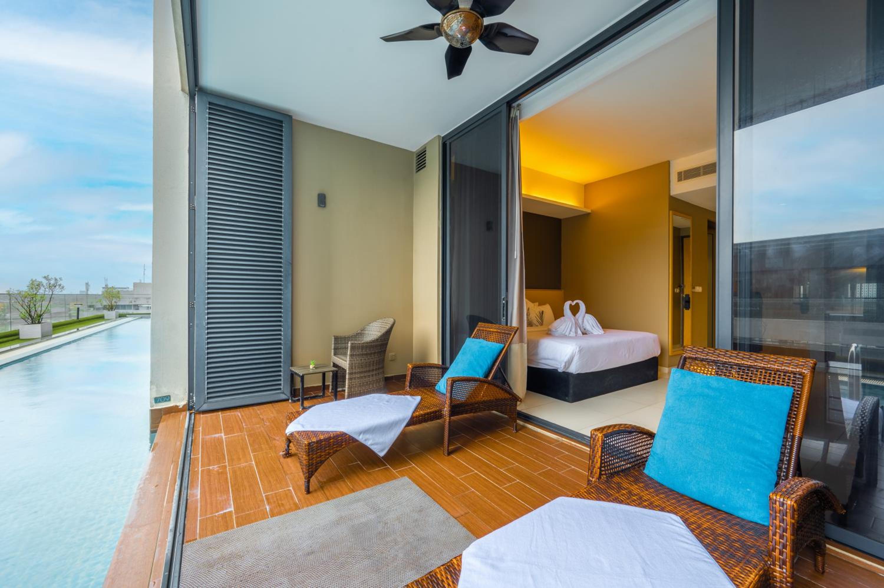 Suite with Pool View