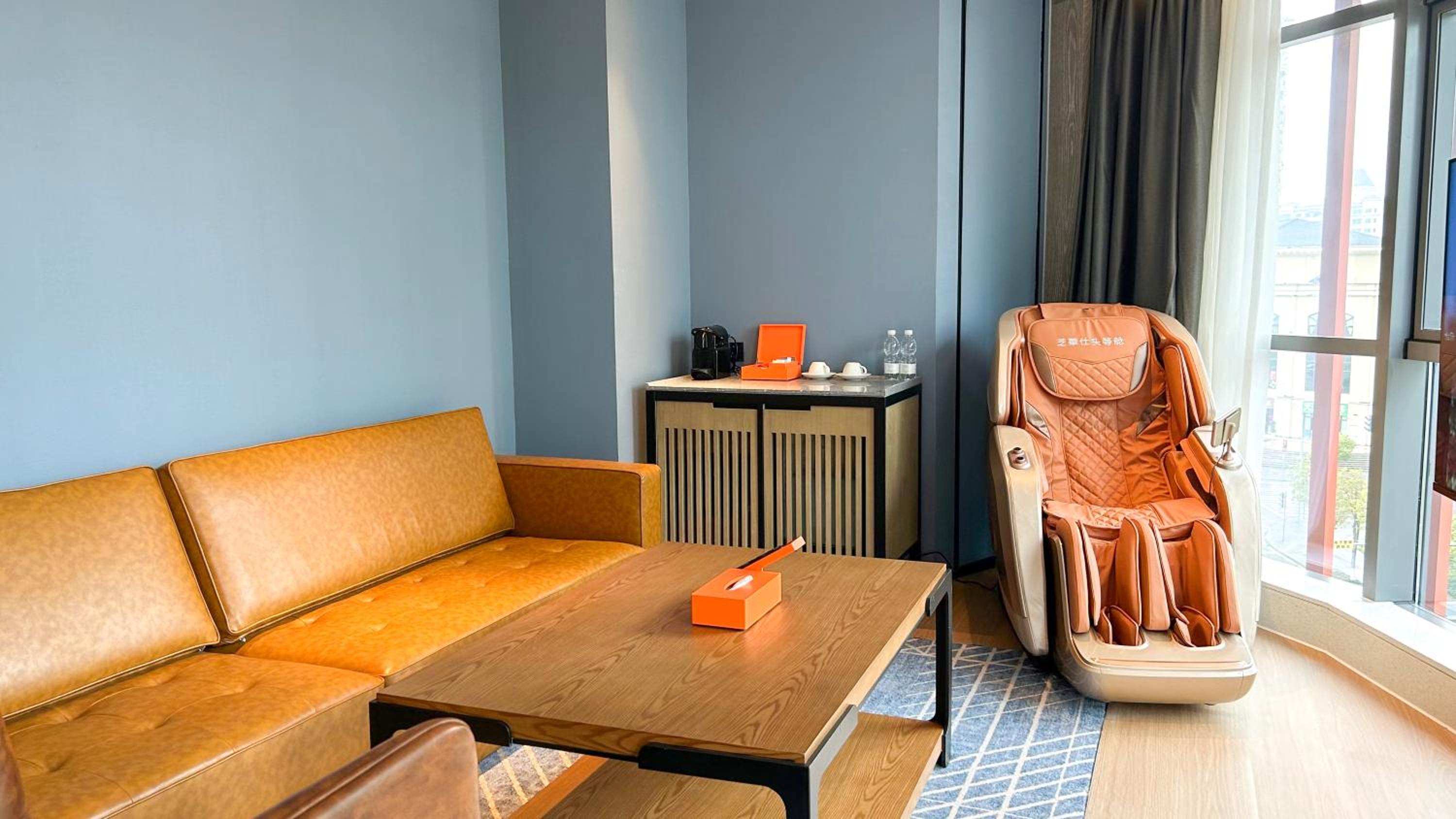 Junior King Suite with City View
